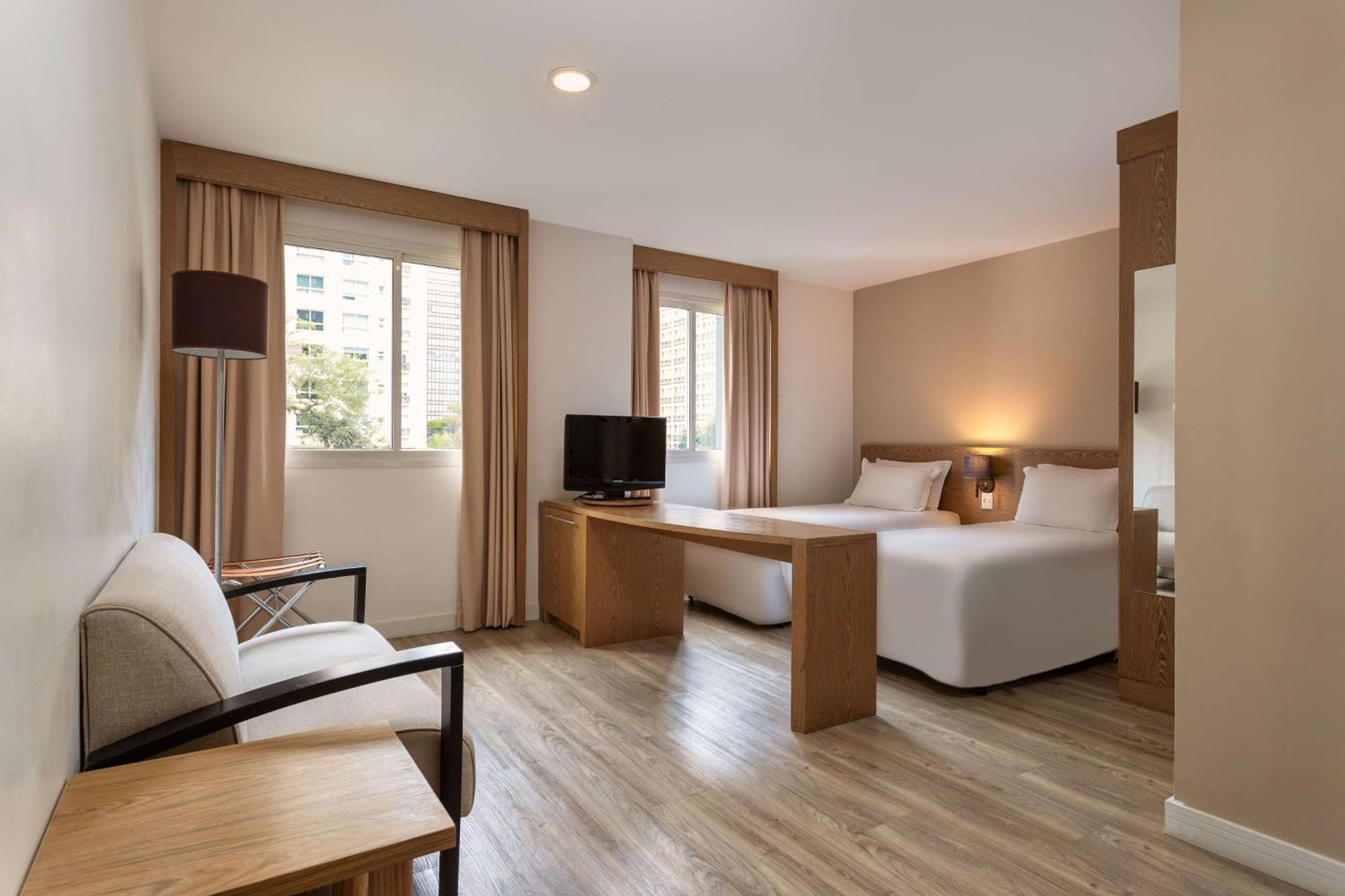 Deluxe Suite 2 Twin Beds Non Smoking
