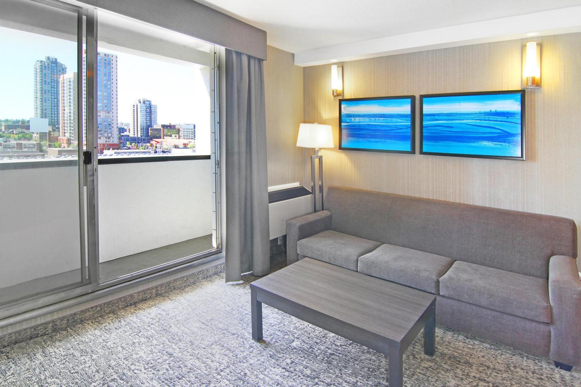 Deluxe King Suite