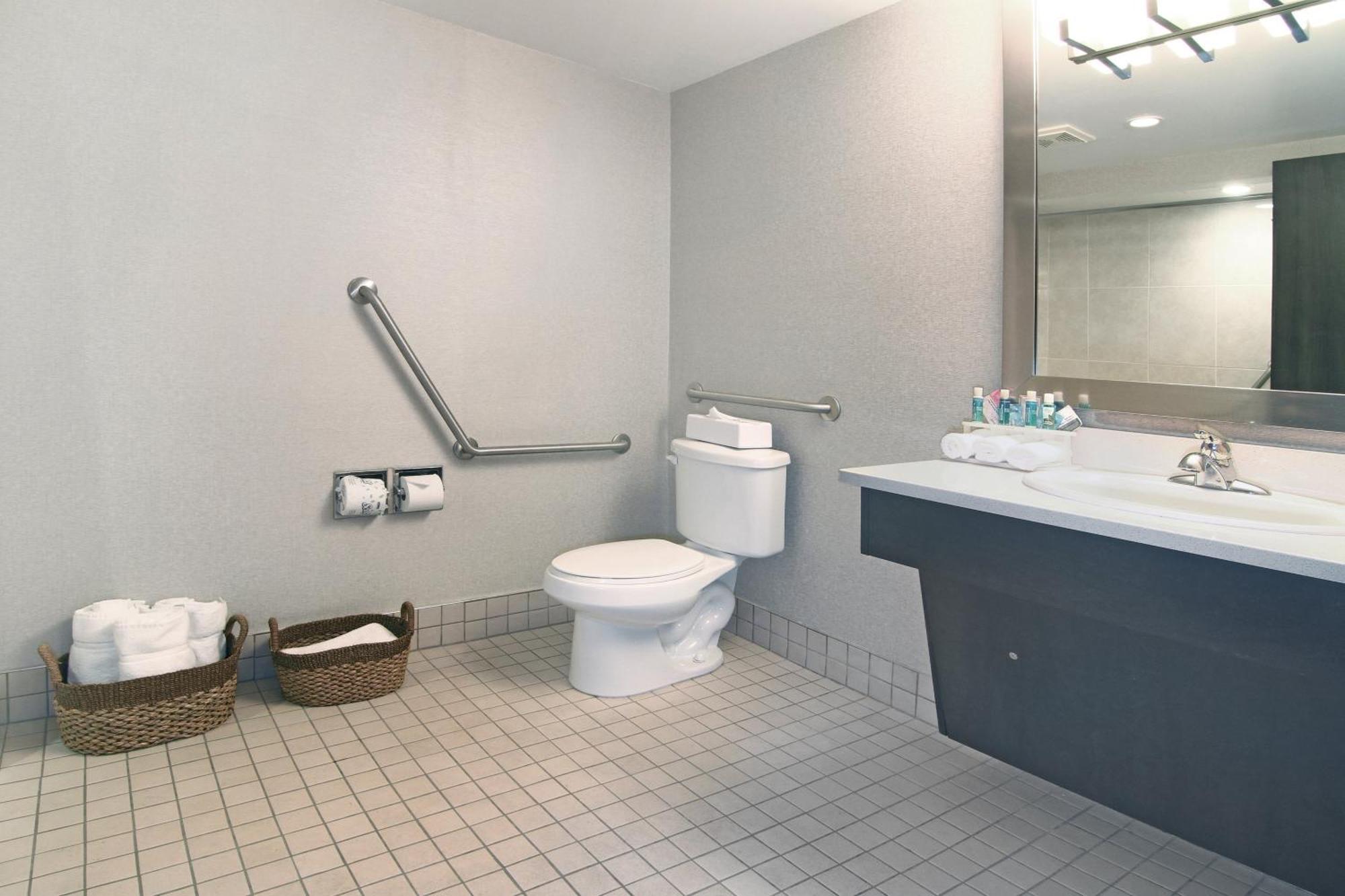 Double Room Roll Shower Non-Smoking