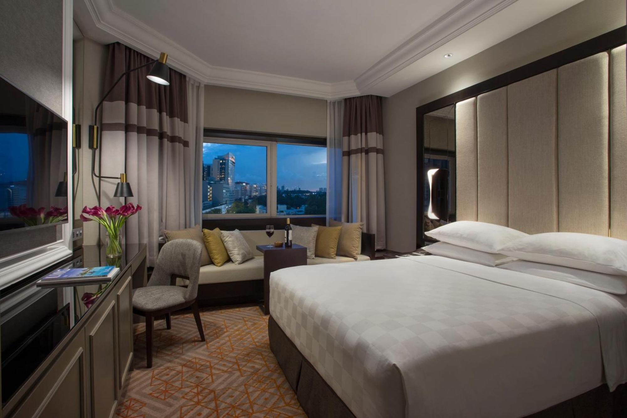 Grand Deluxe Queen Room