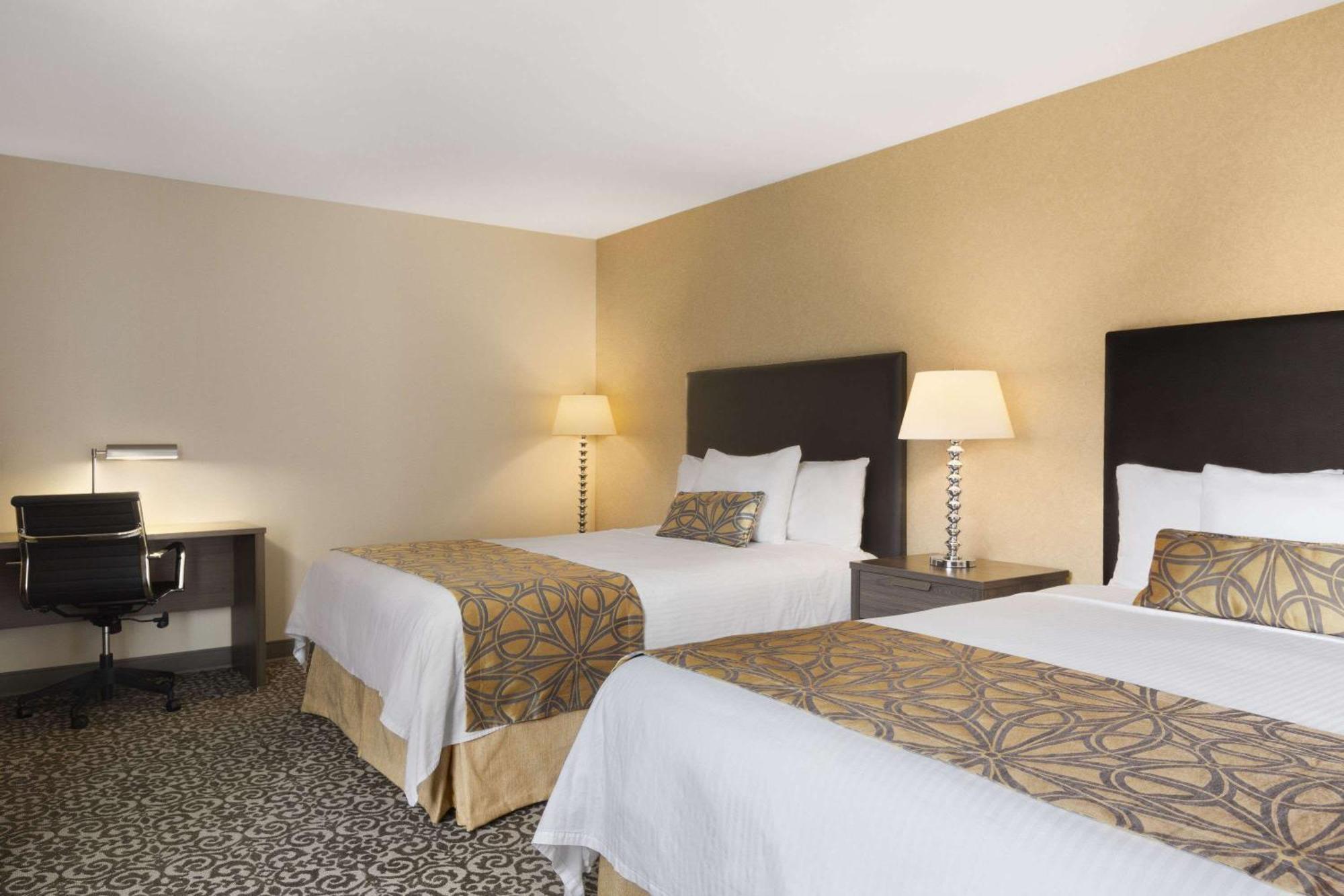Queen Room Two Queen Beds City View