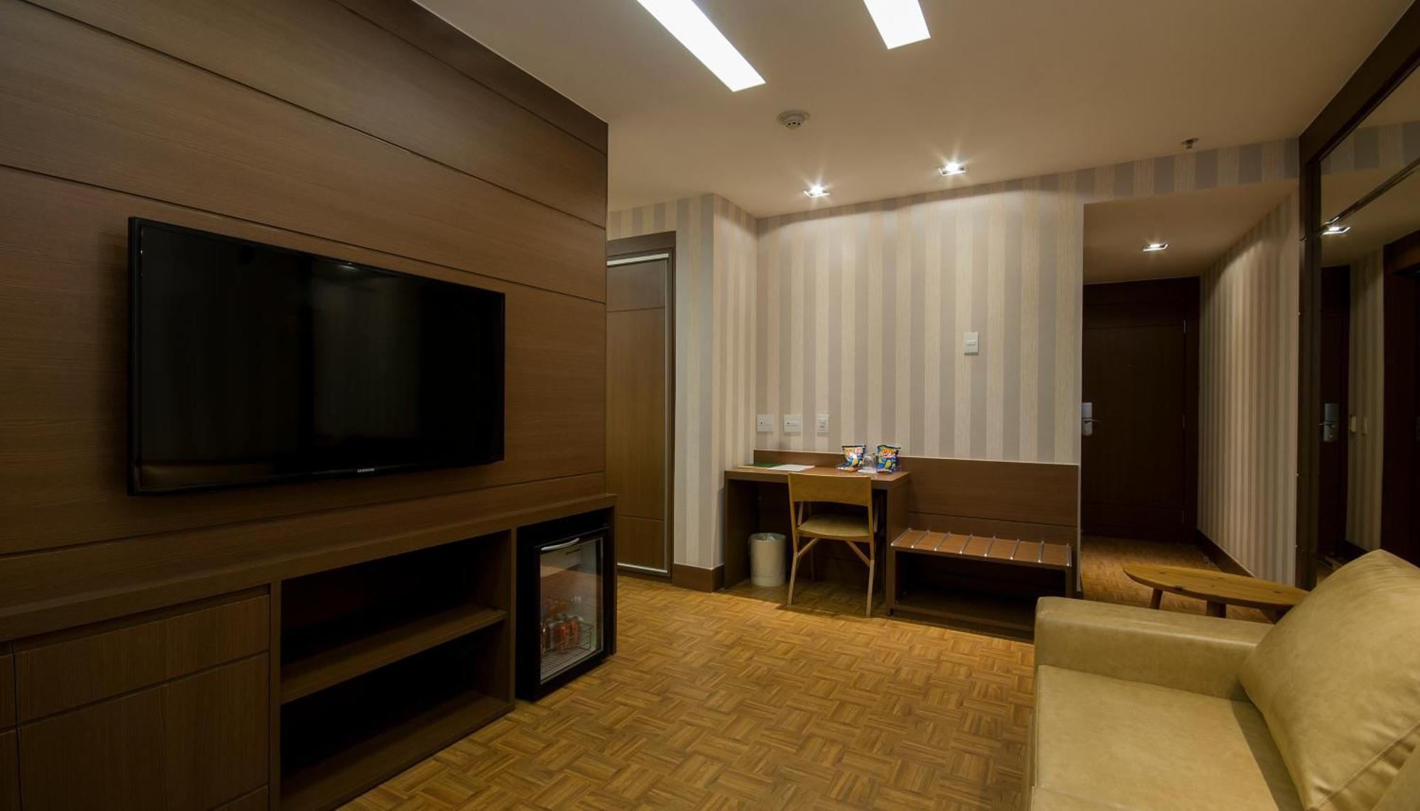 Executive Suite,1277547100:JPEG