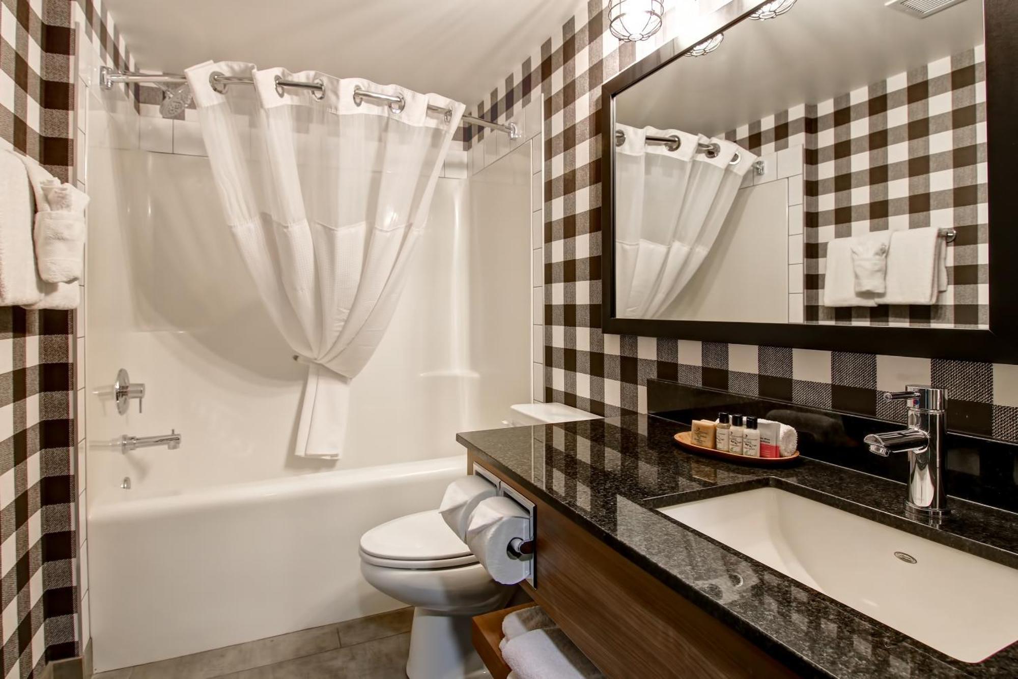 Queen Room Two Queen Beds Pet Friendly