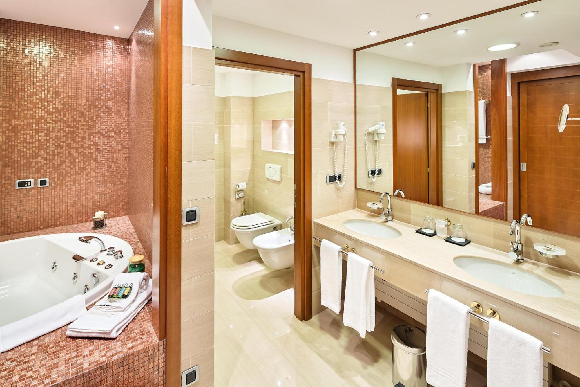 One-Bedroom King Suite