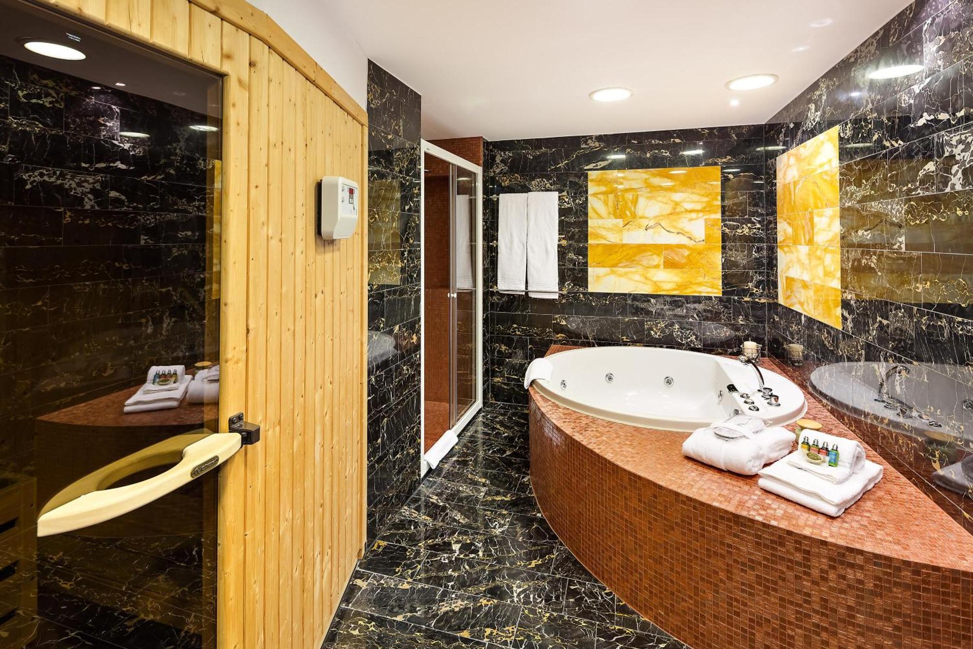One-Bedroom King Suite