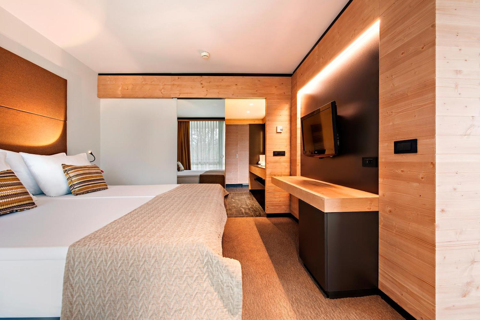 Premium Suite Lake View
