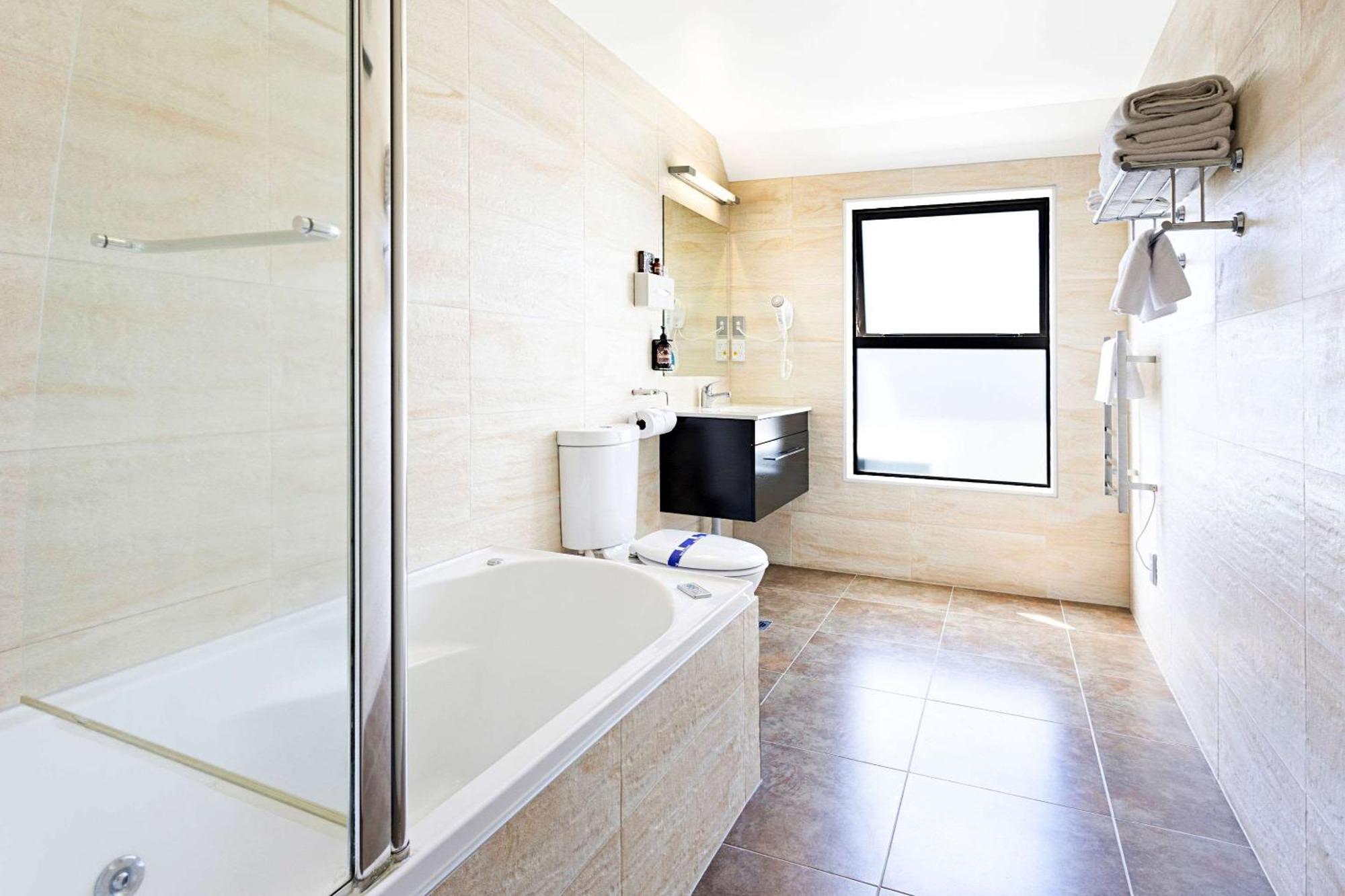 Executive Suite Spa Bath