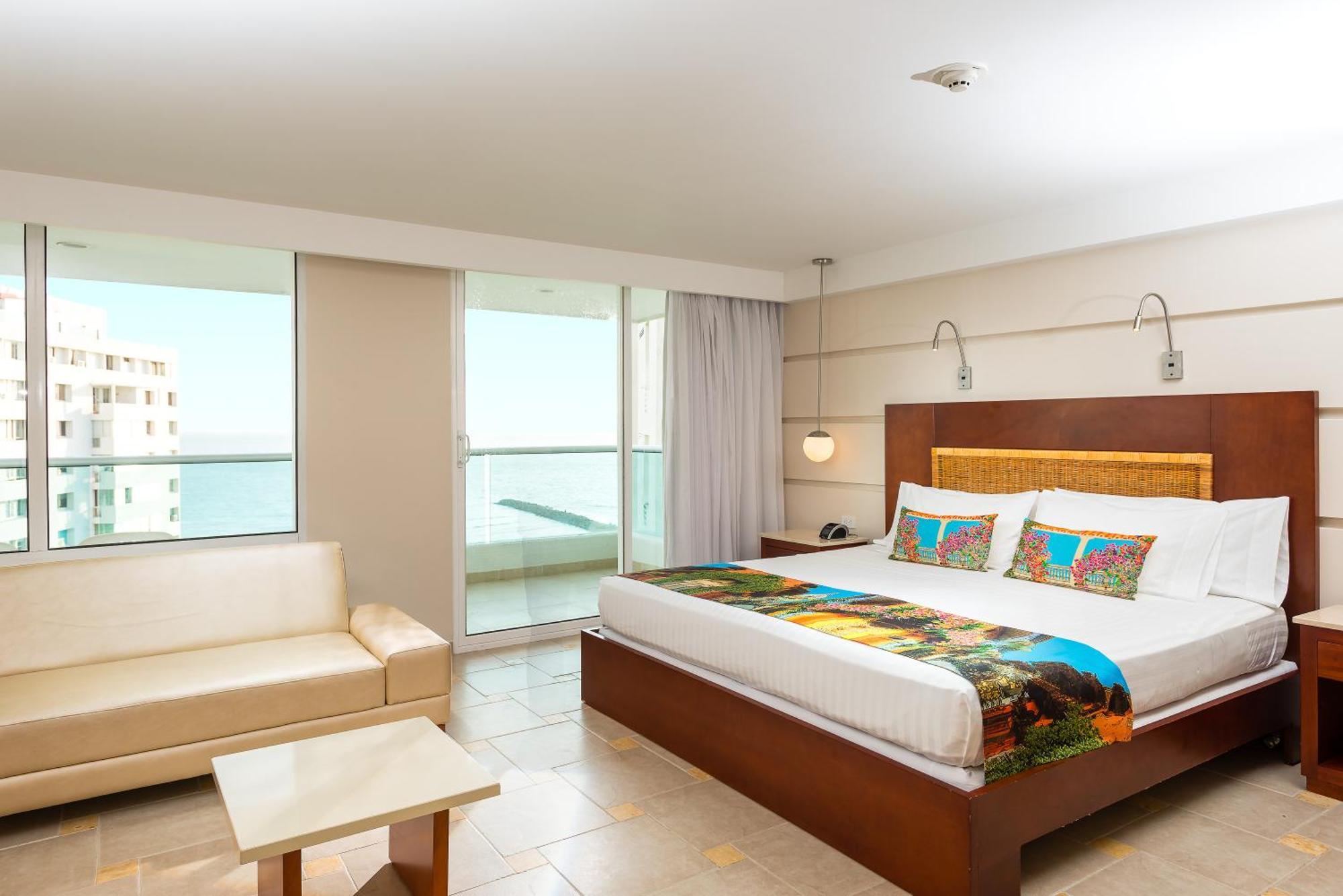 Superior King Room City View