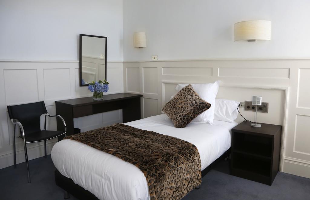 Single Room,127848093:JPEG