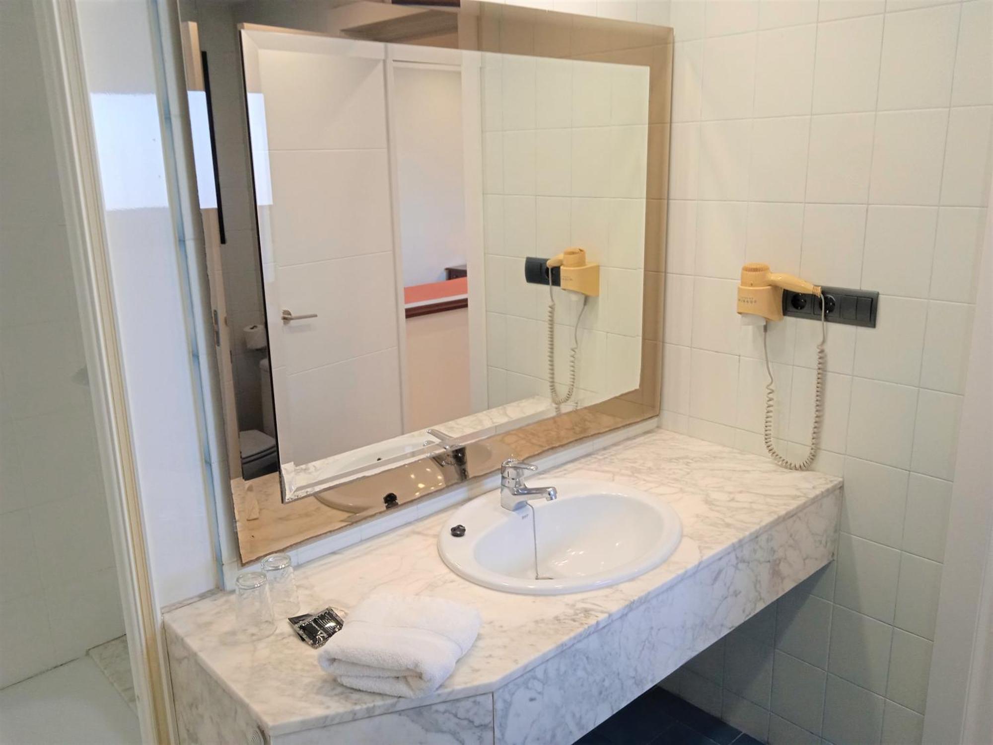 Basic Double Room 1 or 2 beds,1441612297:JPEG