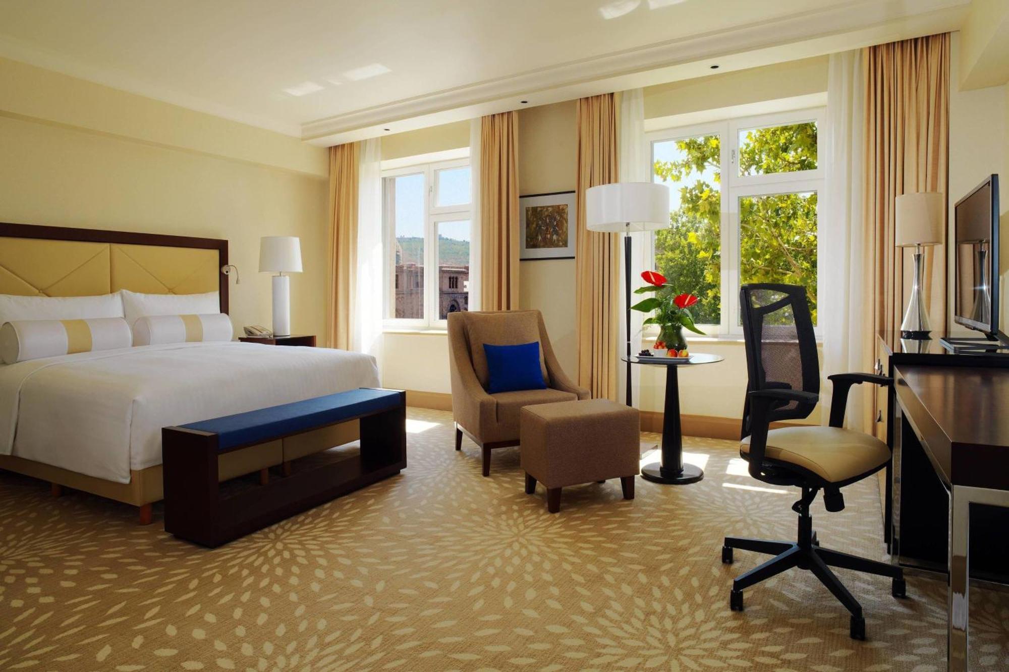 Superior Deluxe Guest room 1 King