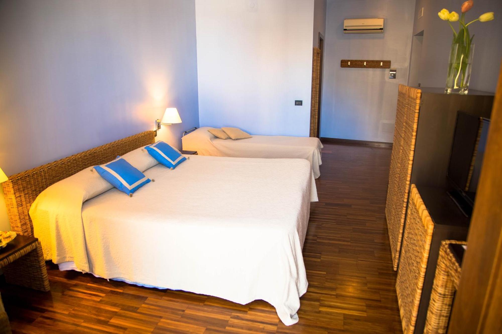 Classic Triple Room,1586105371:JPEG