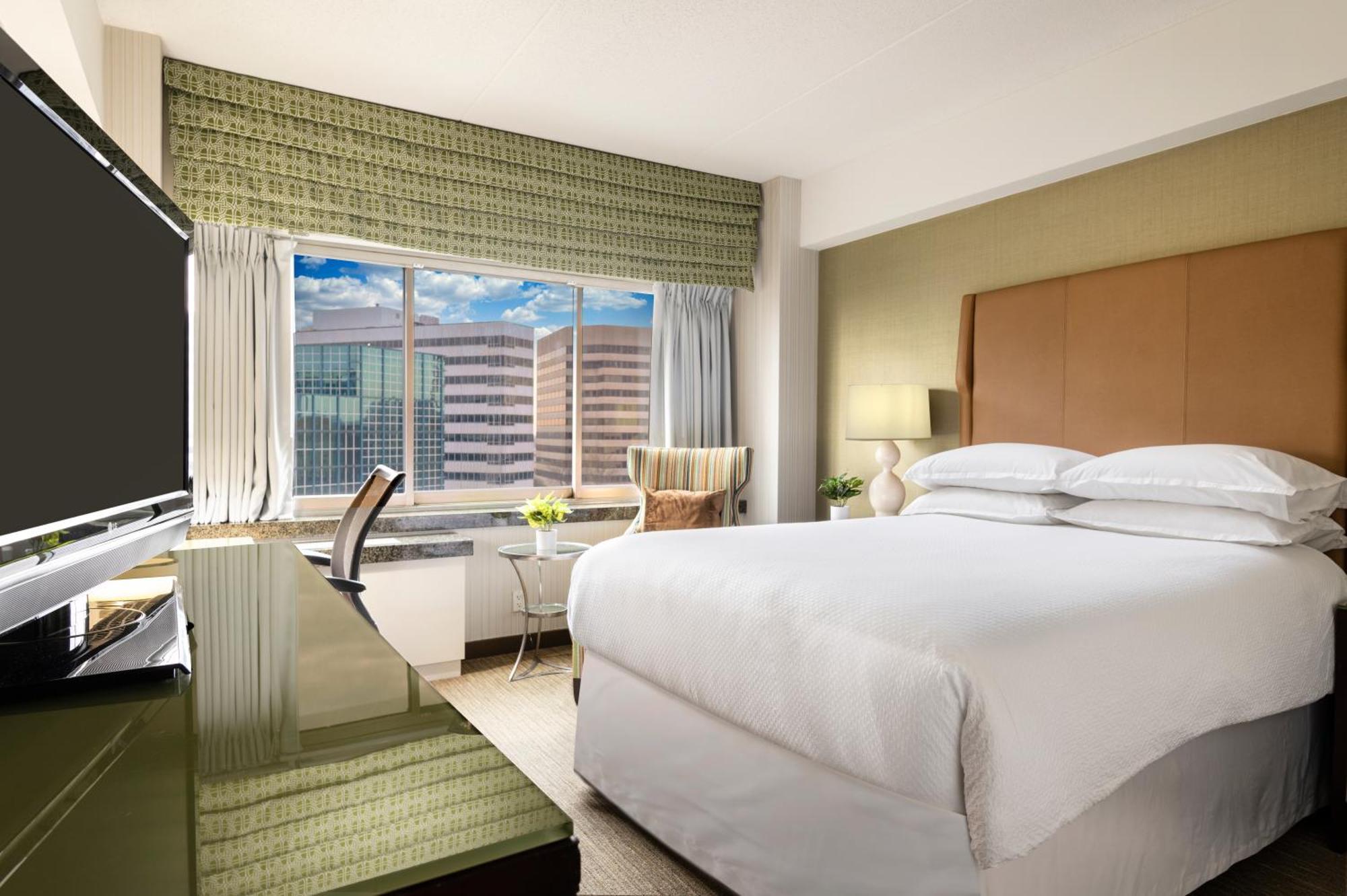Deluxe Queen Room