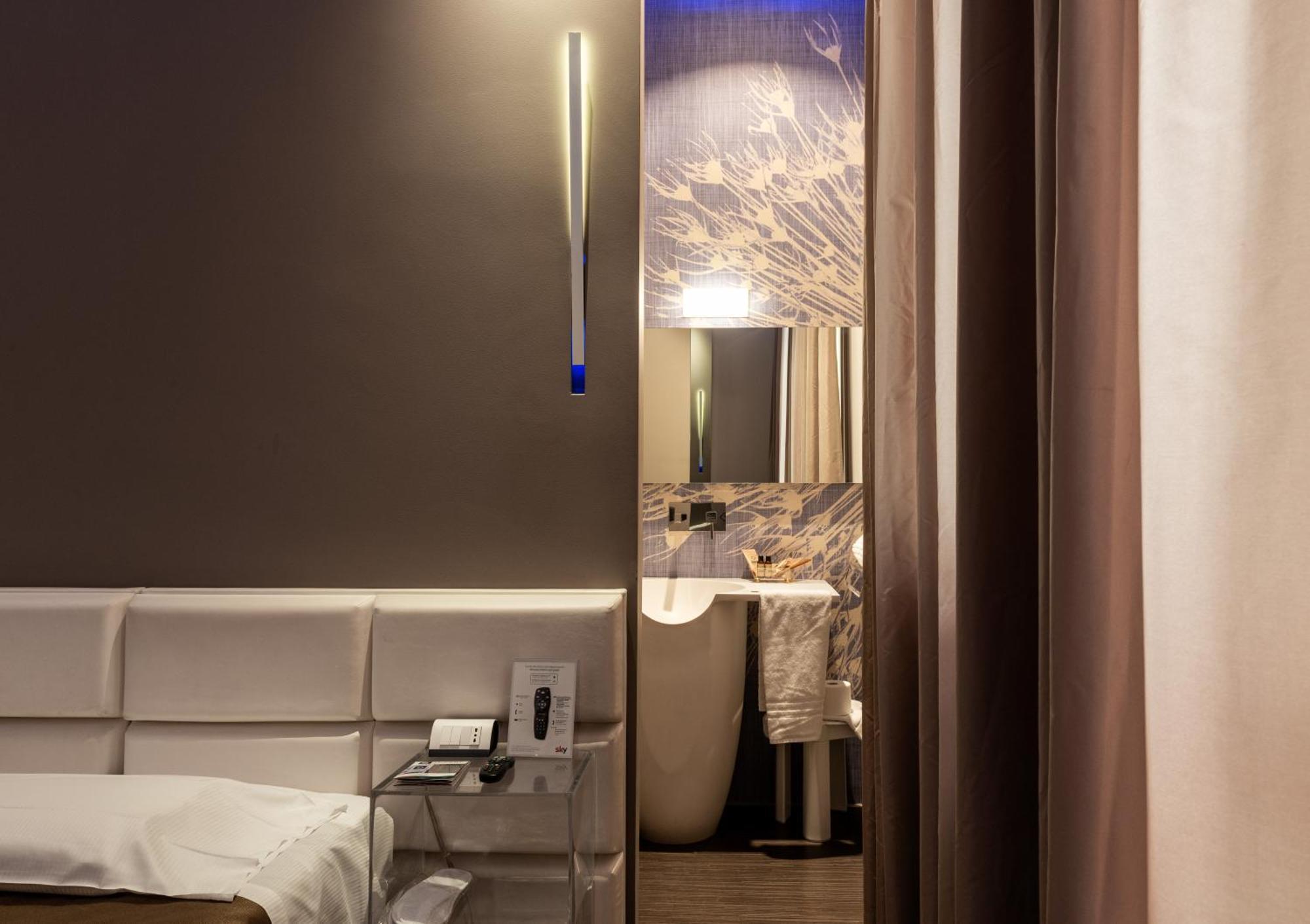Single Room King Size Bed Balcony