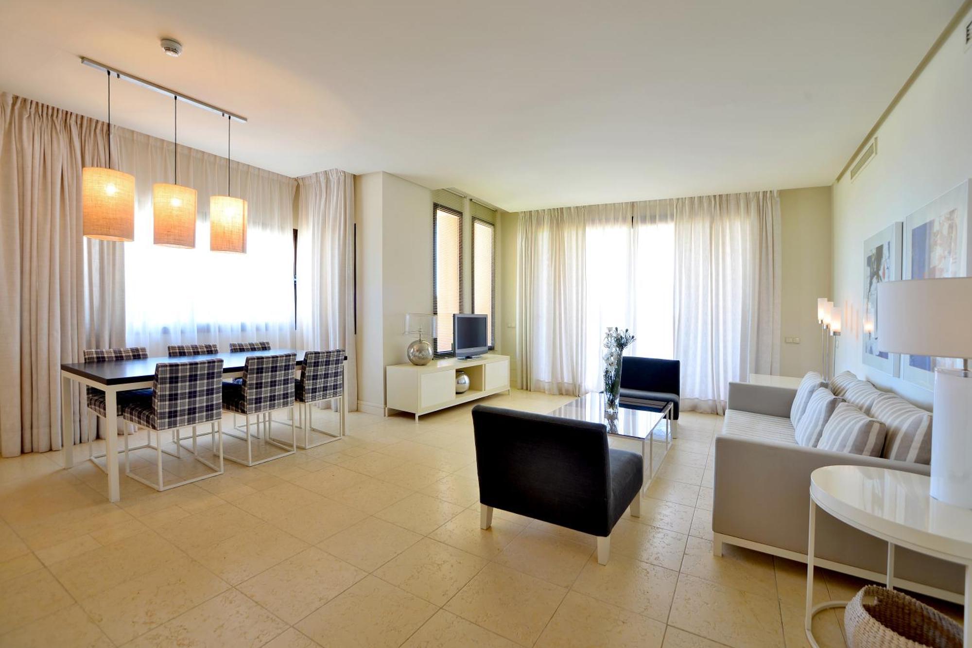 Luxury Three-Bedroom Apartment,228364973:JPEG