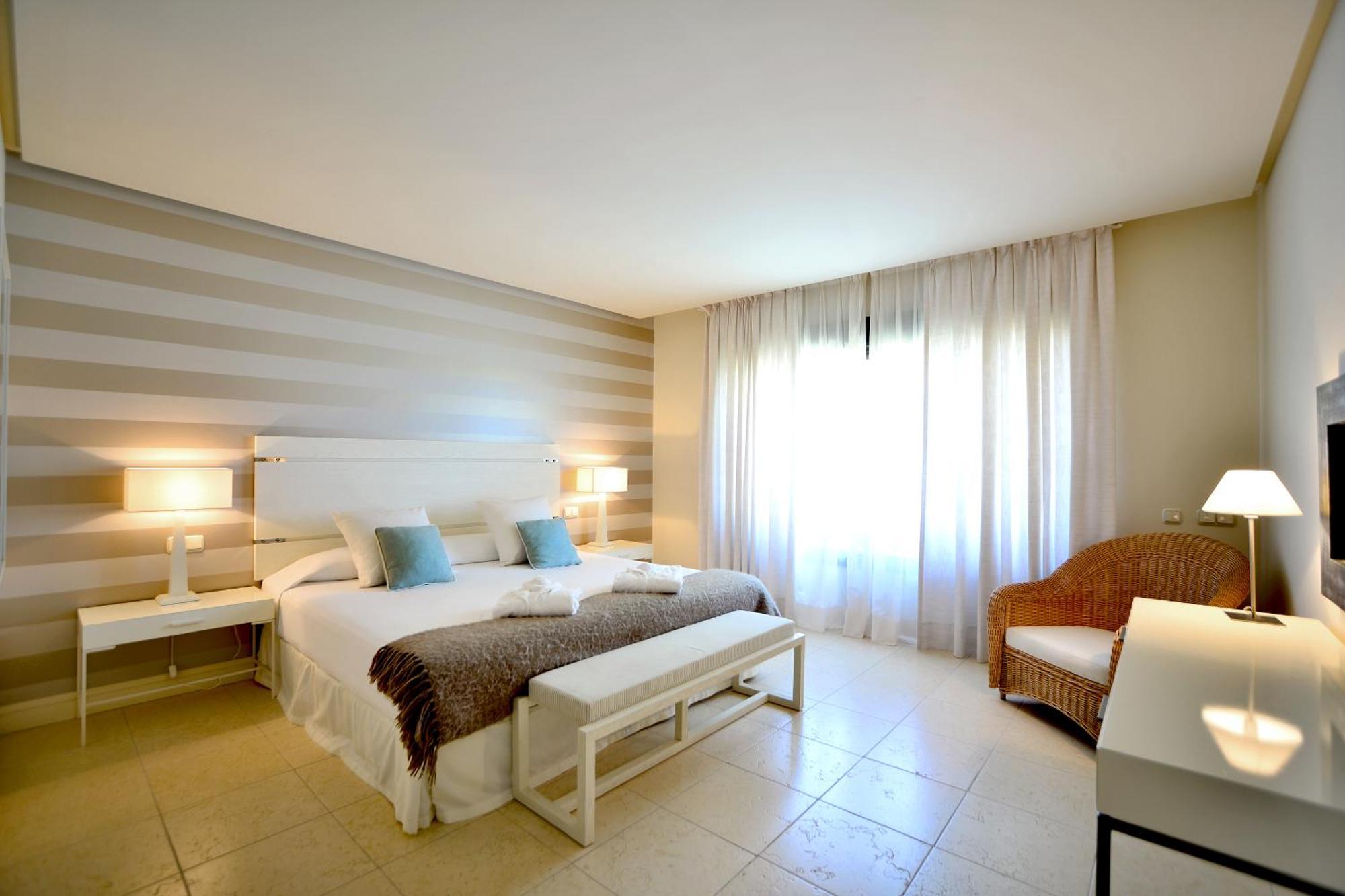 Luxury Three-Bedroom Apartment three bathrooms