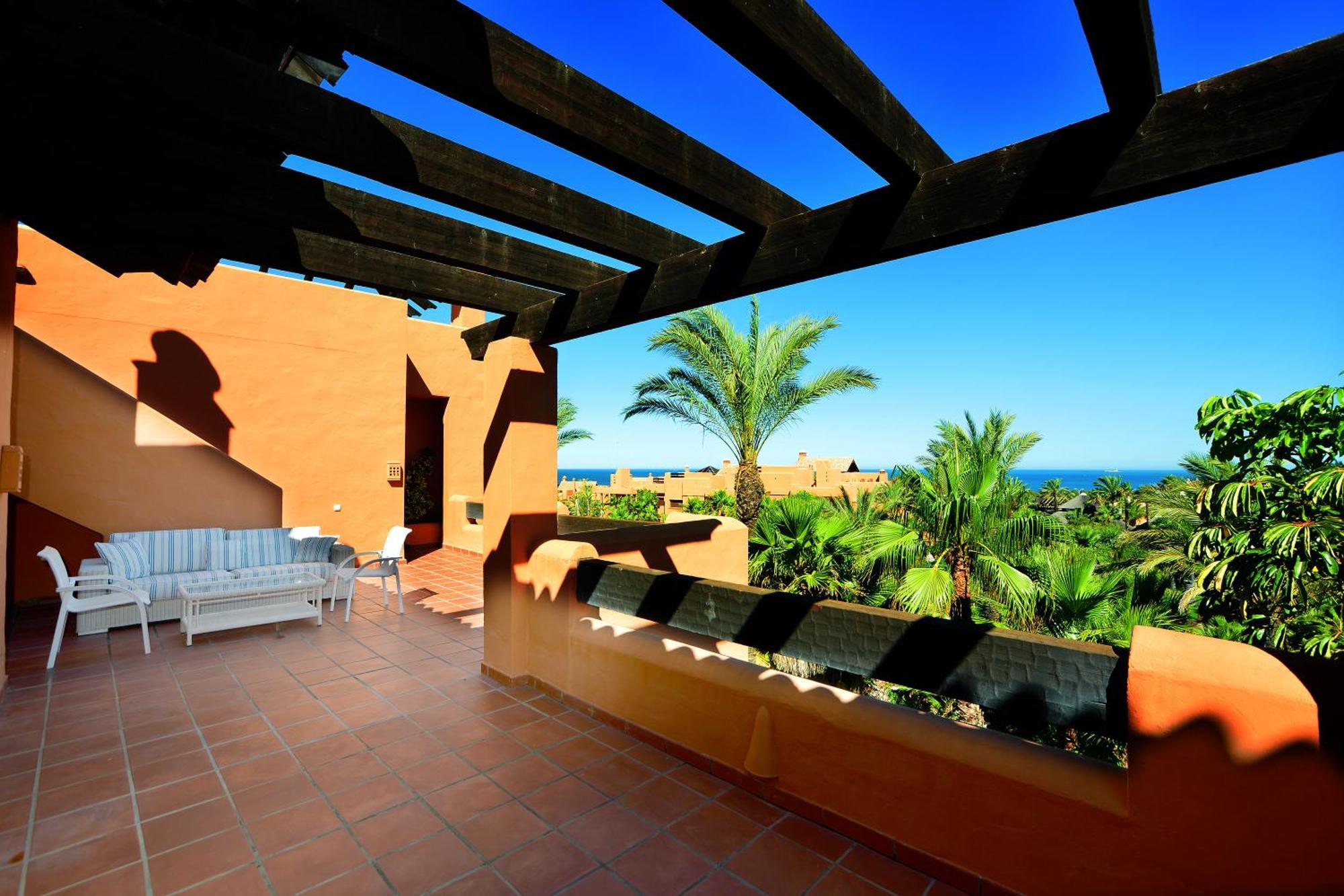 Luxury Penthouse Three-Bedroom Apartment Jacuzzi & Private Pool,1683825546:JPEG