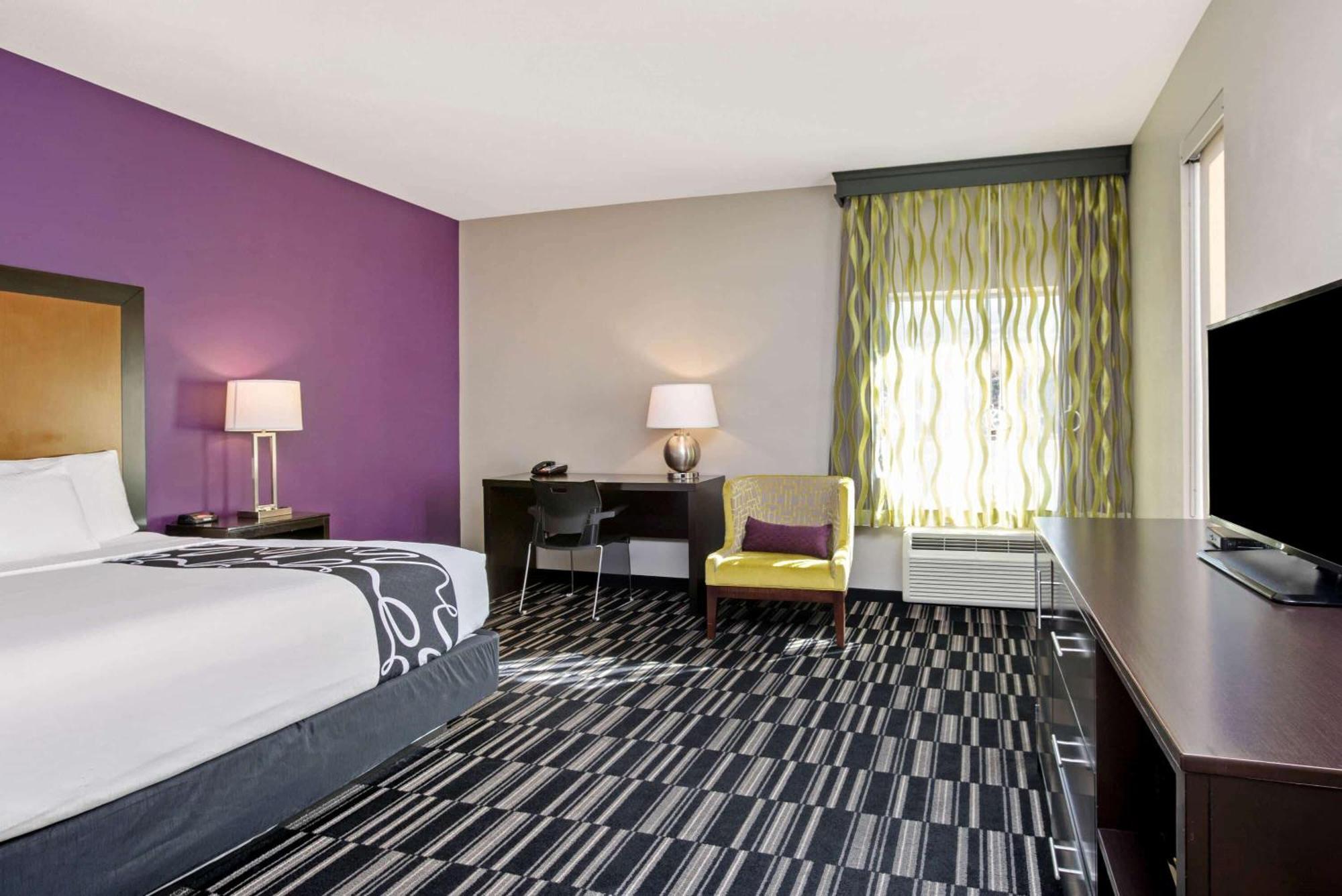 Deluxe King Room Mobility or Hearing Impaired Access Non-Smoking,1278196231:JPEG