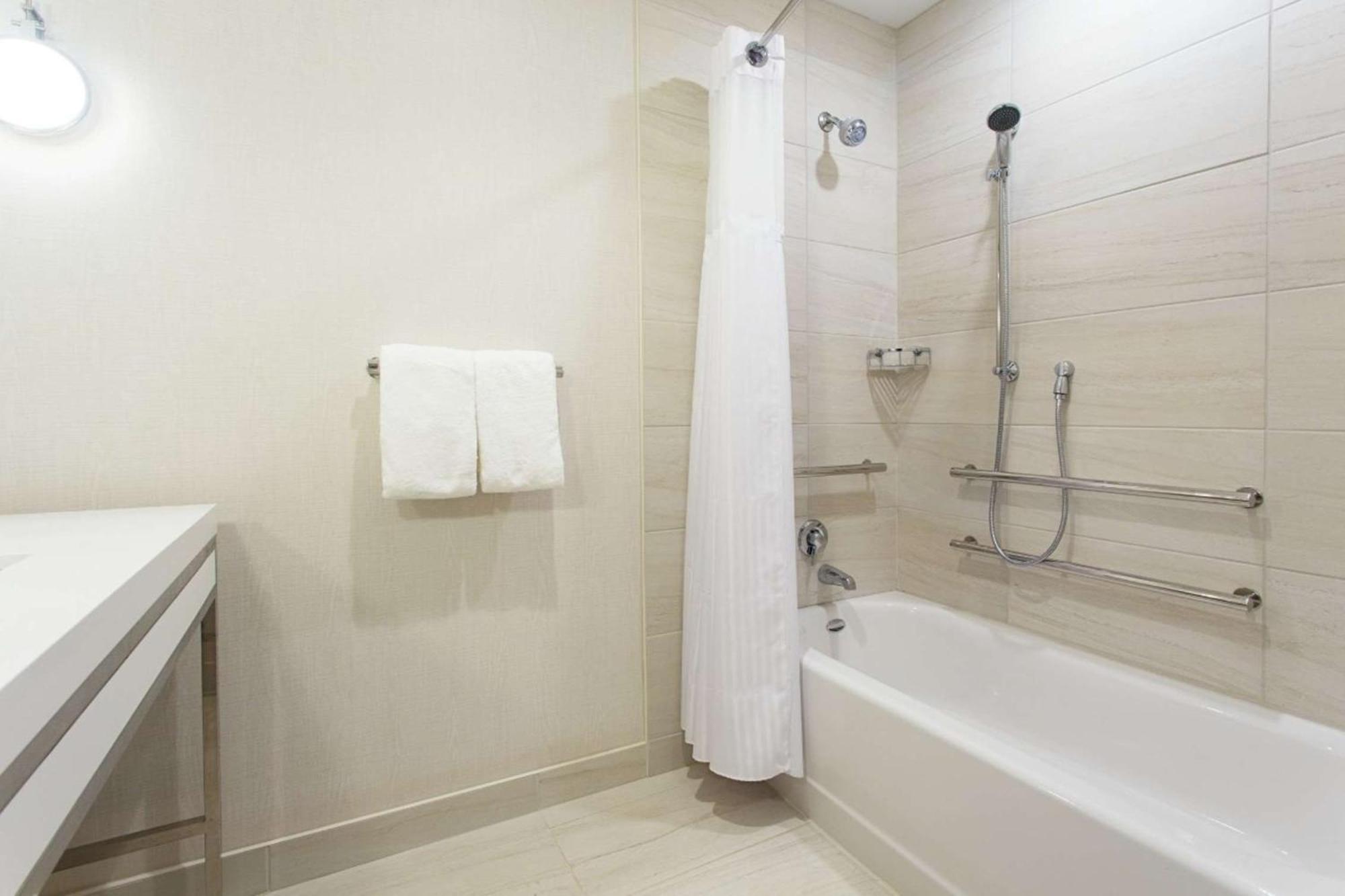 King Room Mobility Accessible Tub