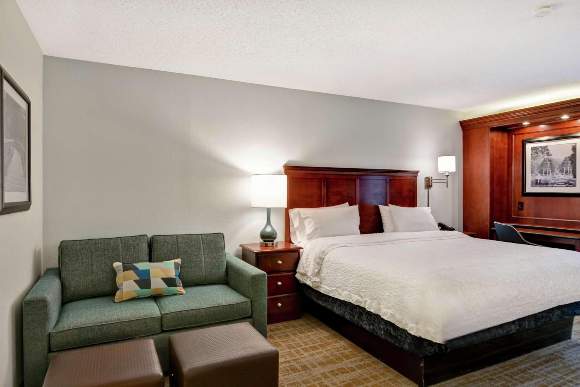 Deluxe King Room - Non-Smoking