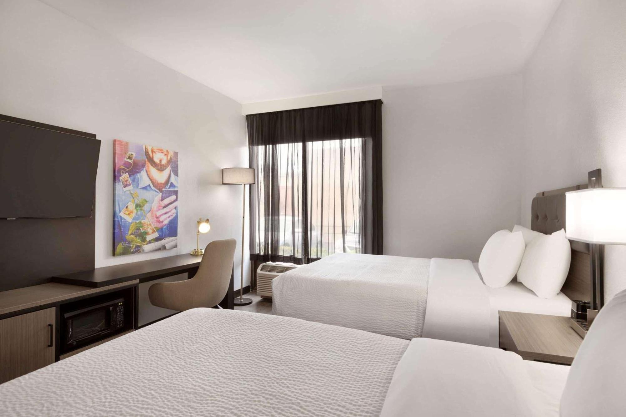 Queen Room Two Queen Beds Bath Tub Mobility Accessible or Non-Smoking