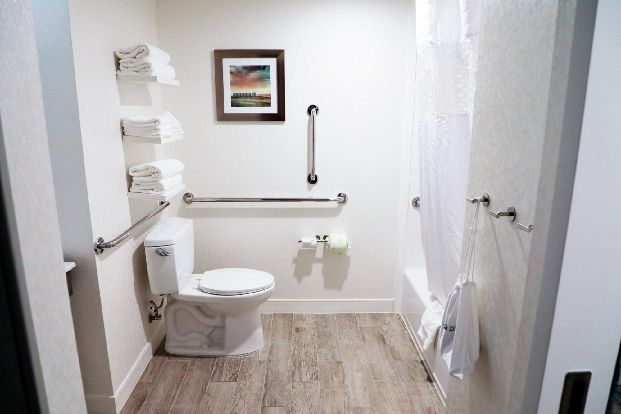 Double Room with Two Queen Beds and Bath Tub - Mobility and Hearing Access/Non-Smoking