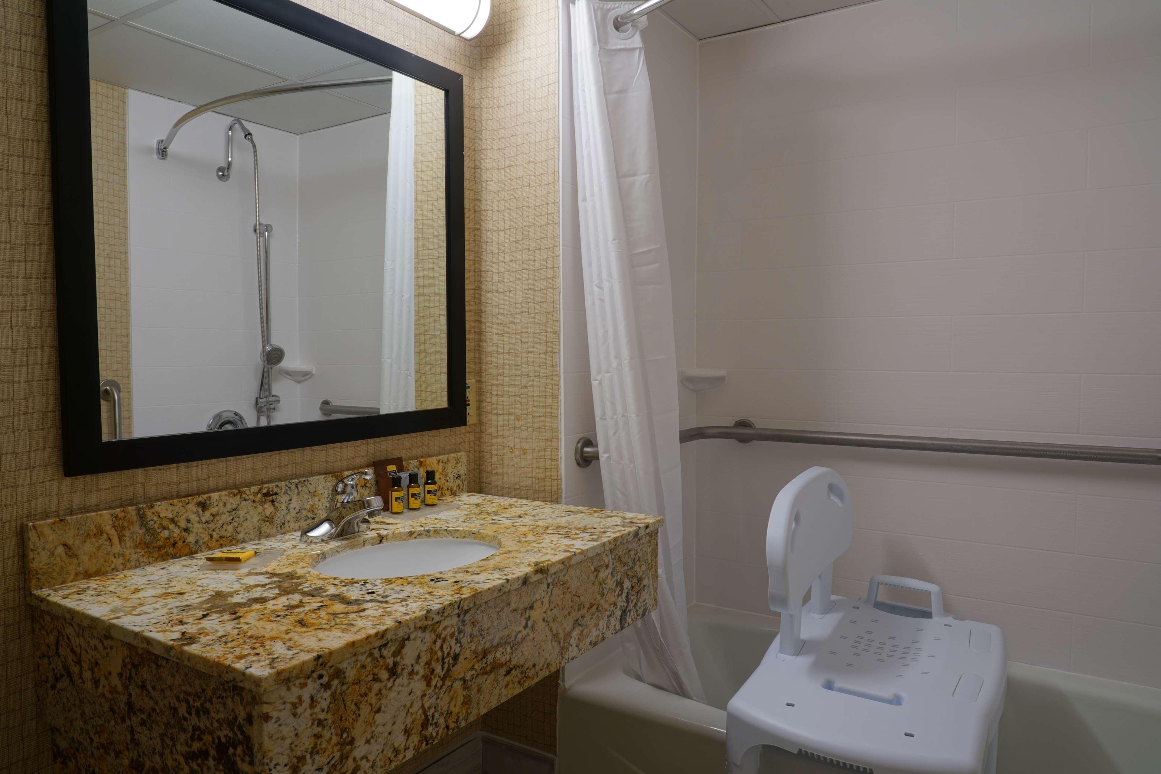 King Room with Bath Tub - Disability Access/Non-Smoking