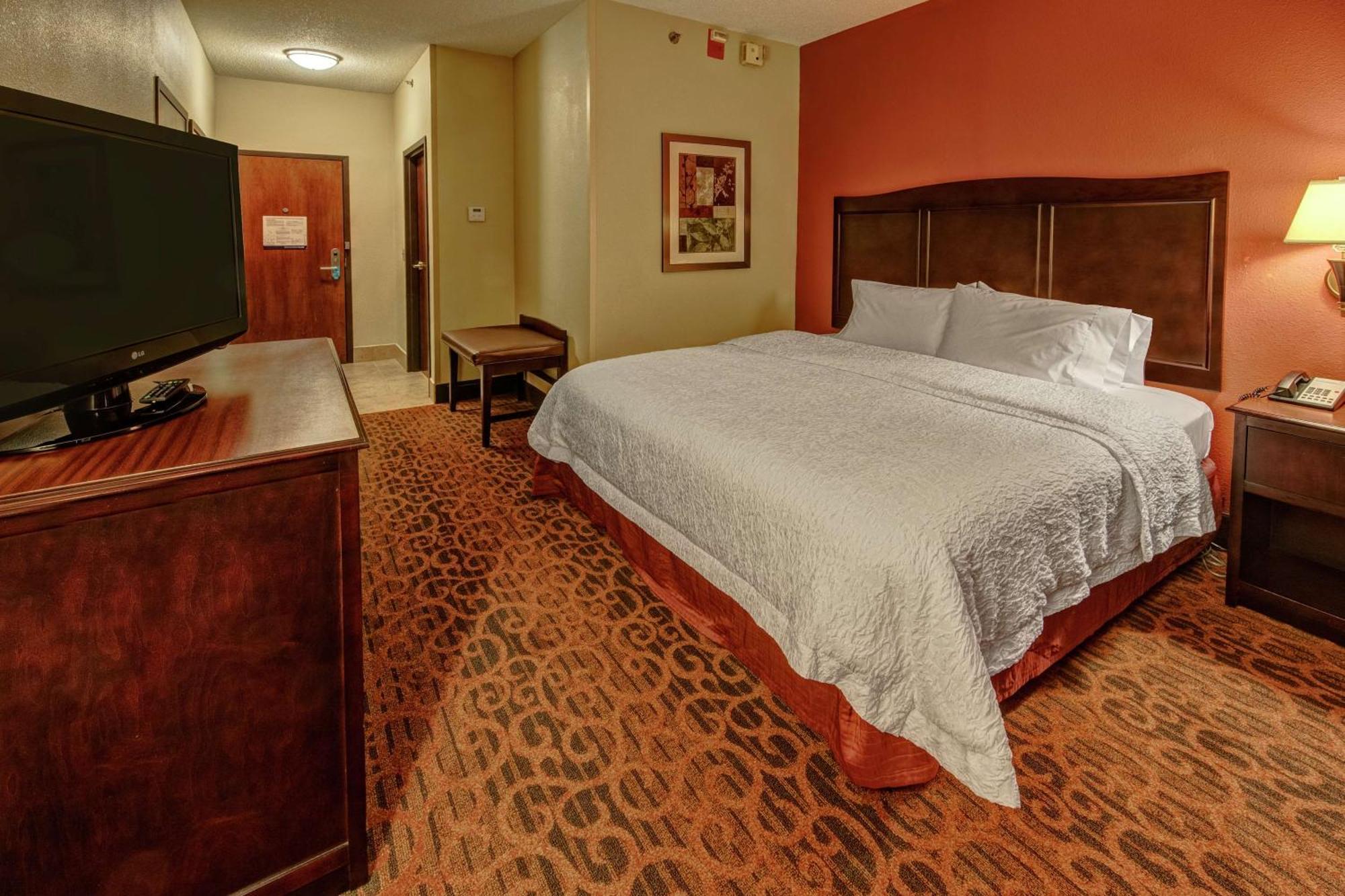 King Room with Accessible Tub - Mobility and Hearing Access/Non-Smoking