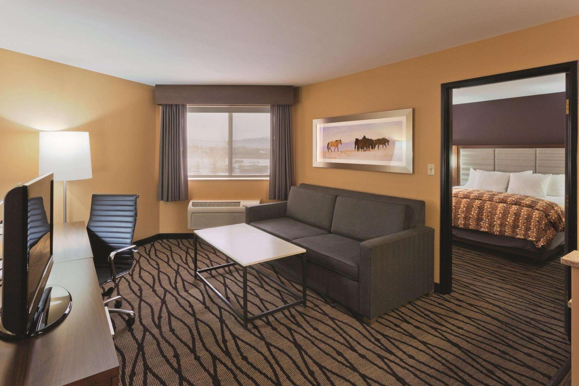 King Suite with Mountain View - Non-Smoking