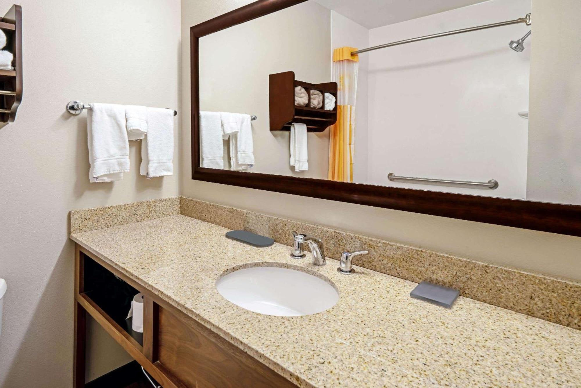 King Suite Mountain View Non-Smoking