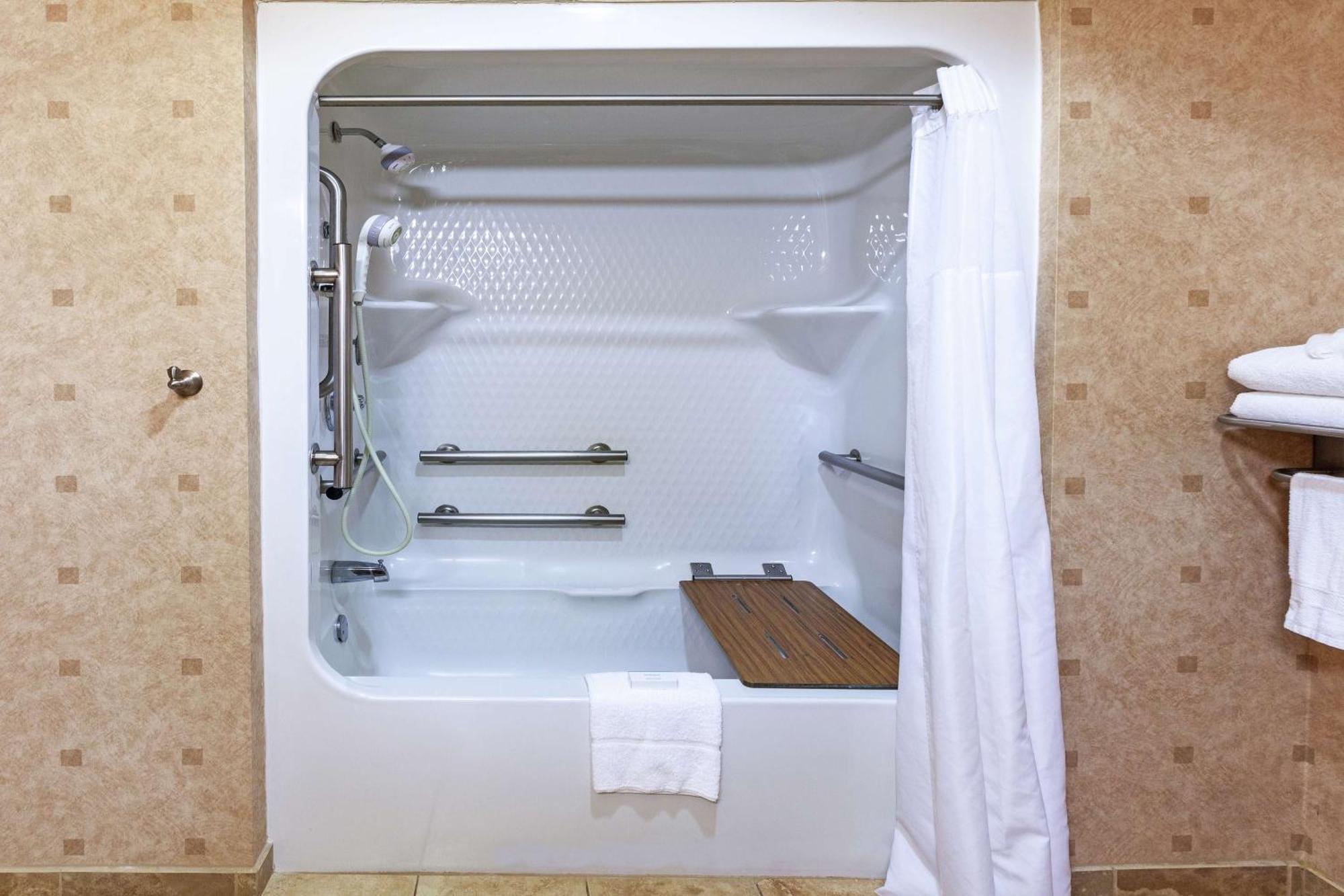 Queen Room Two Queen Beds Mobility Access or Non-Smoking