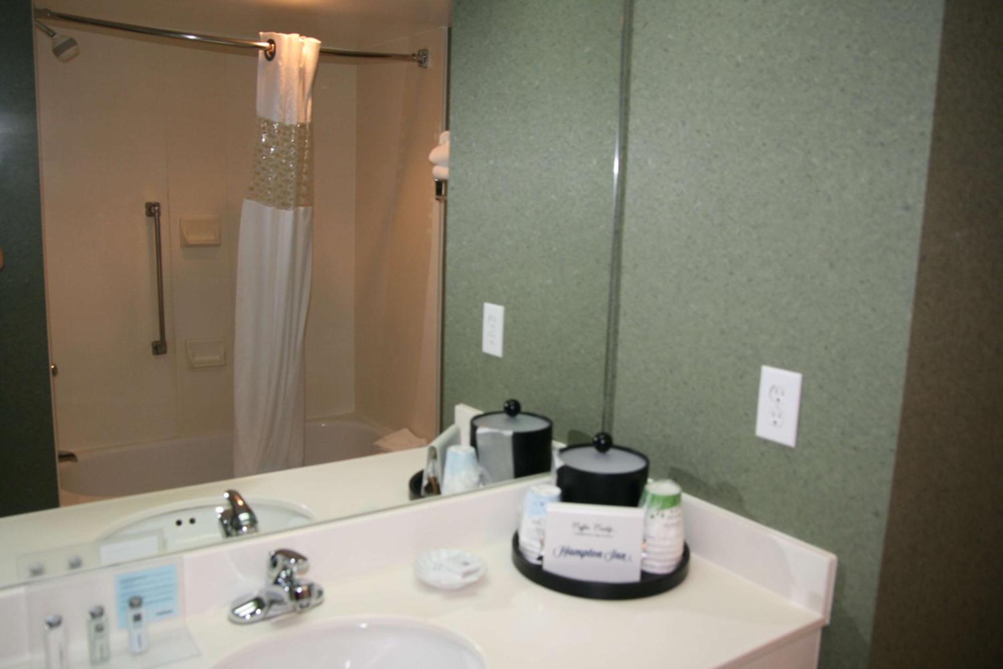 Deluxe King Room with Sofa Bed - Non-Smoking