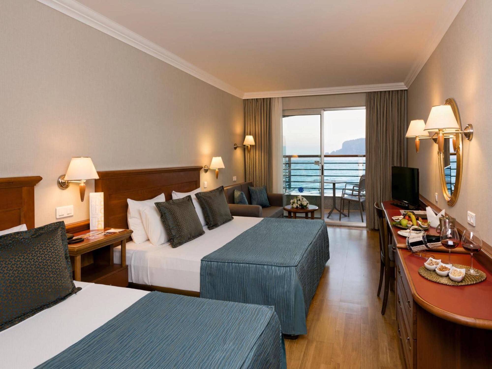 Triple Room Side Sea View