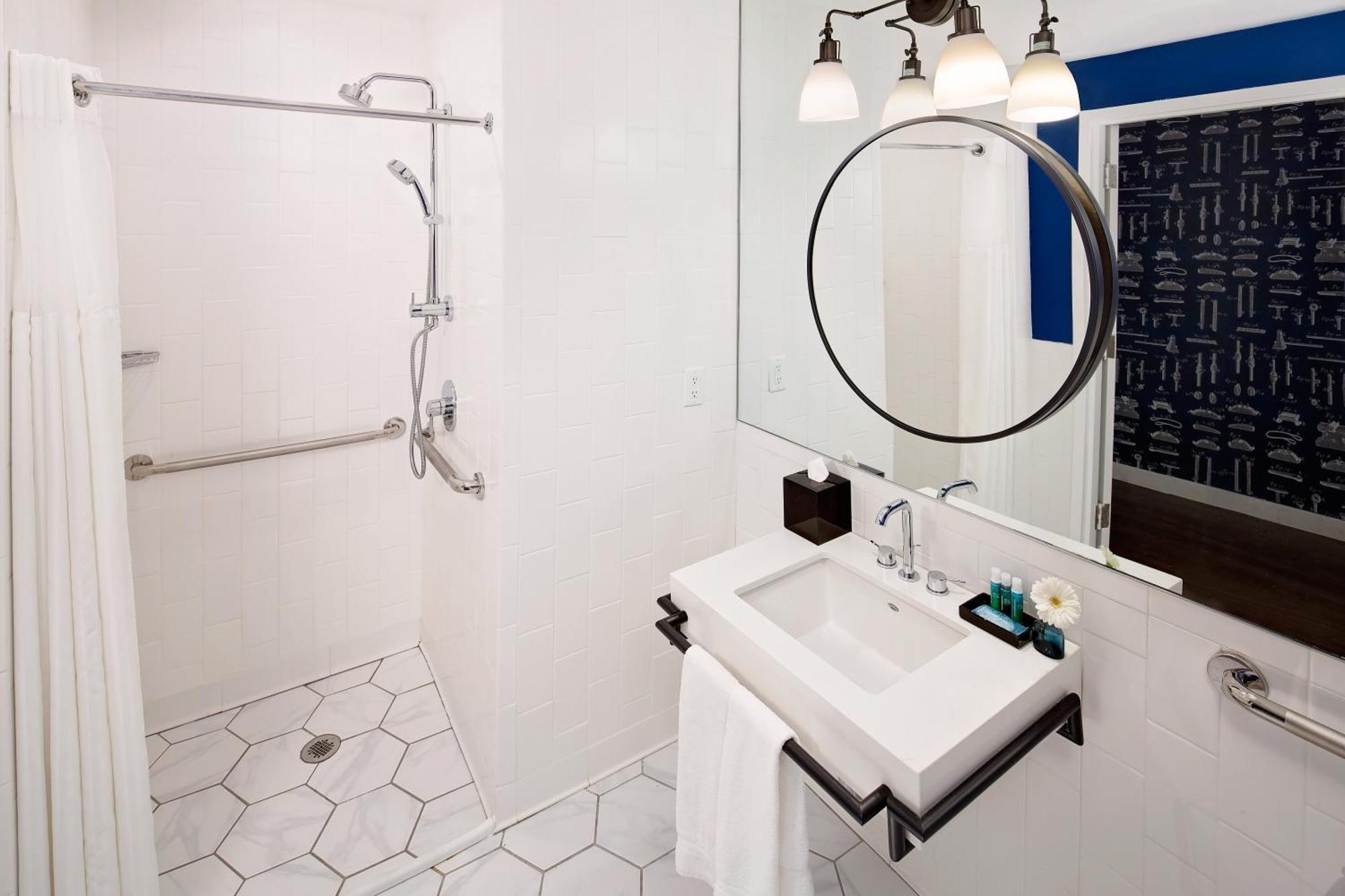 King Room Hearing Accessible Roll Shower,1611064703:JPEG