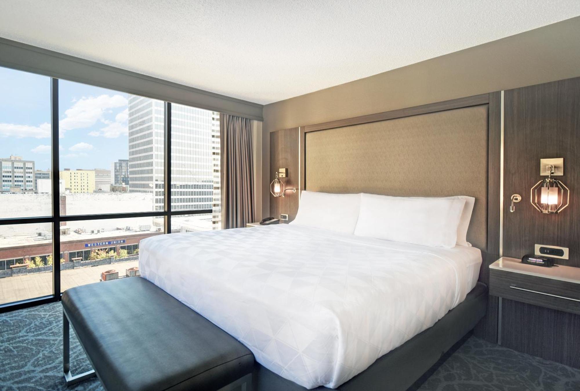 Standard King Room City View