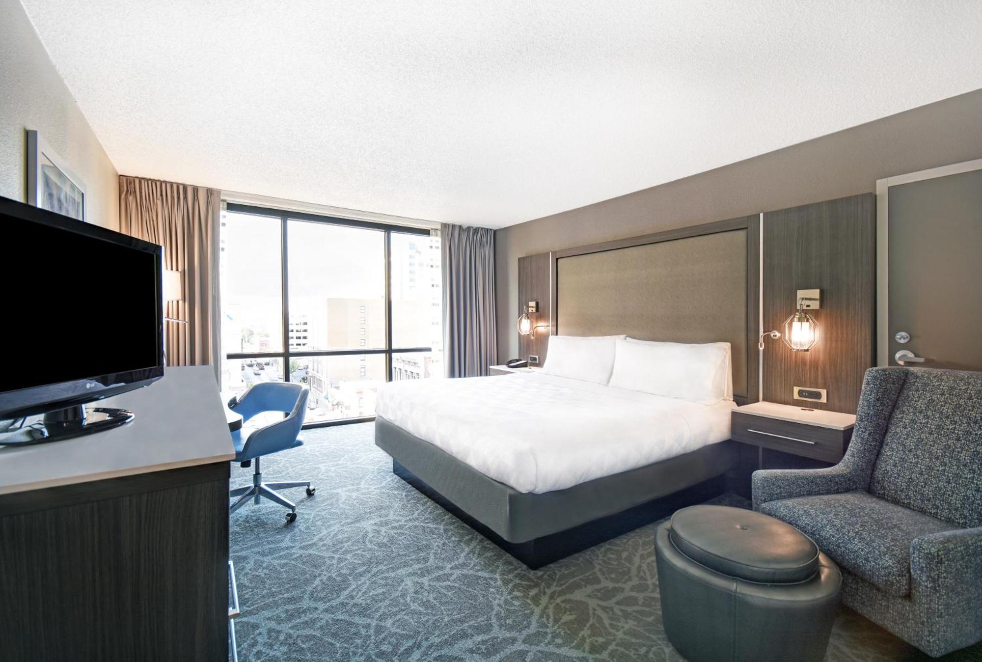 Standard King Room City View