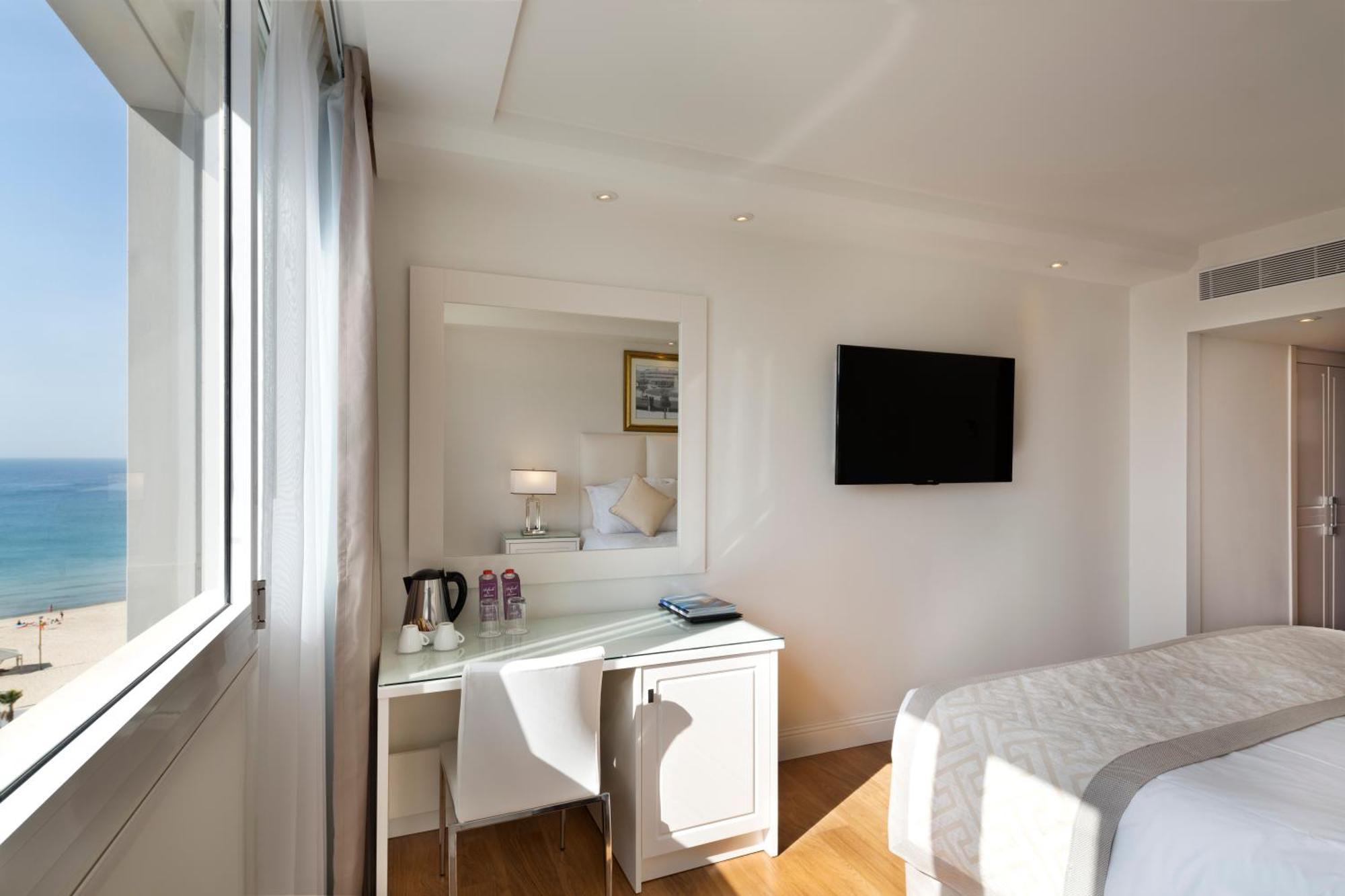 Superior Double or Twin Room Partial Sea View