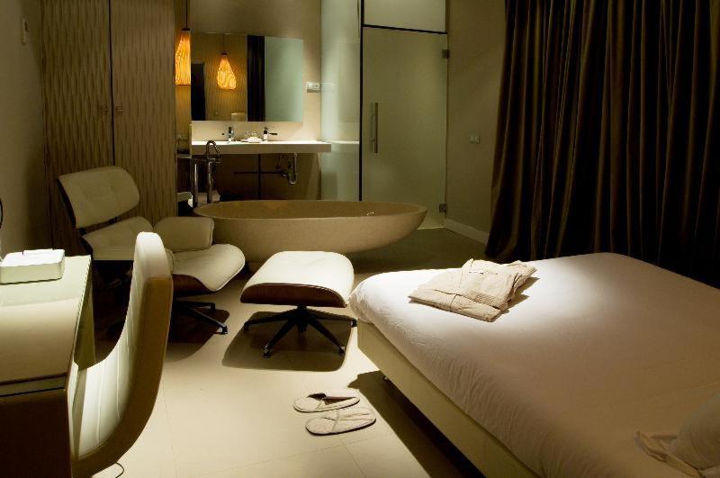 Deluxe Double Room Bath,1620199103:JPEG