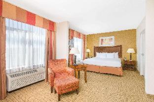 Suite Two Queen Beds Non-Smoking