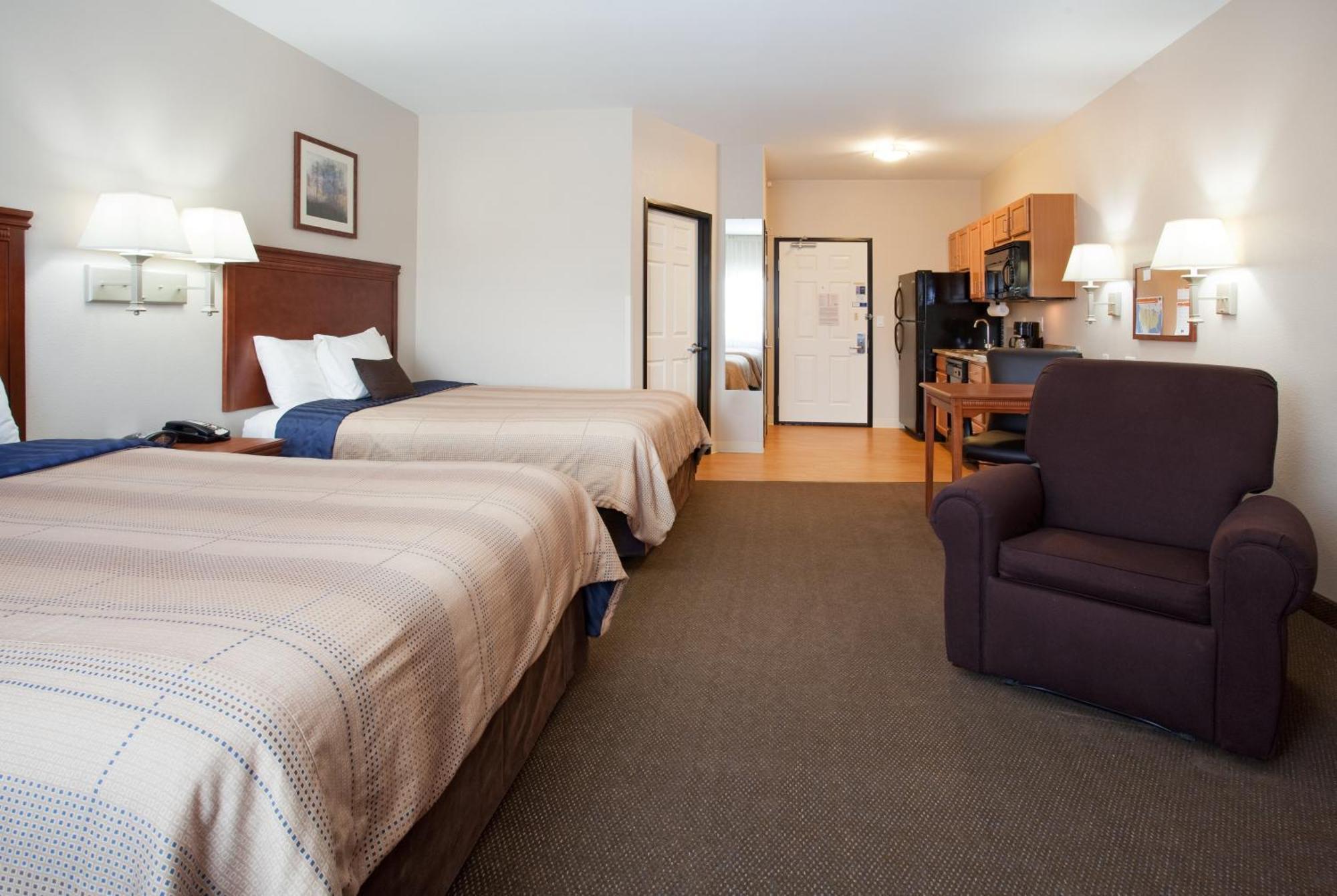 Studio Suite with Two Queen Beds and Communications Accessible Tub