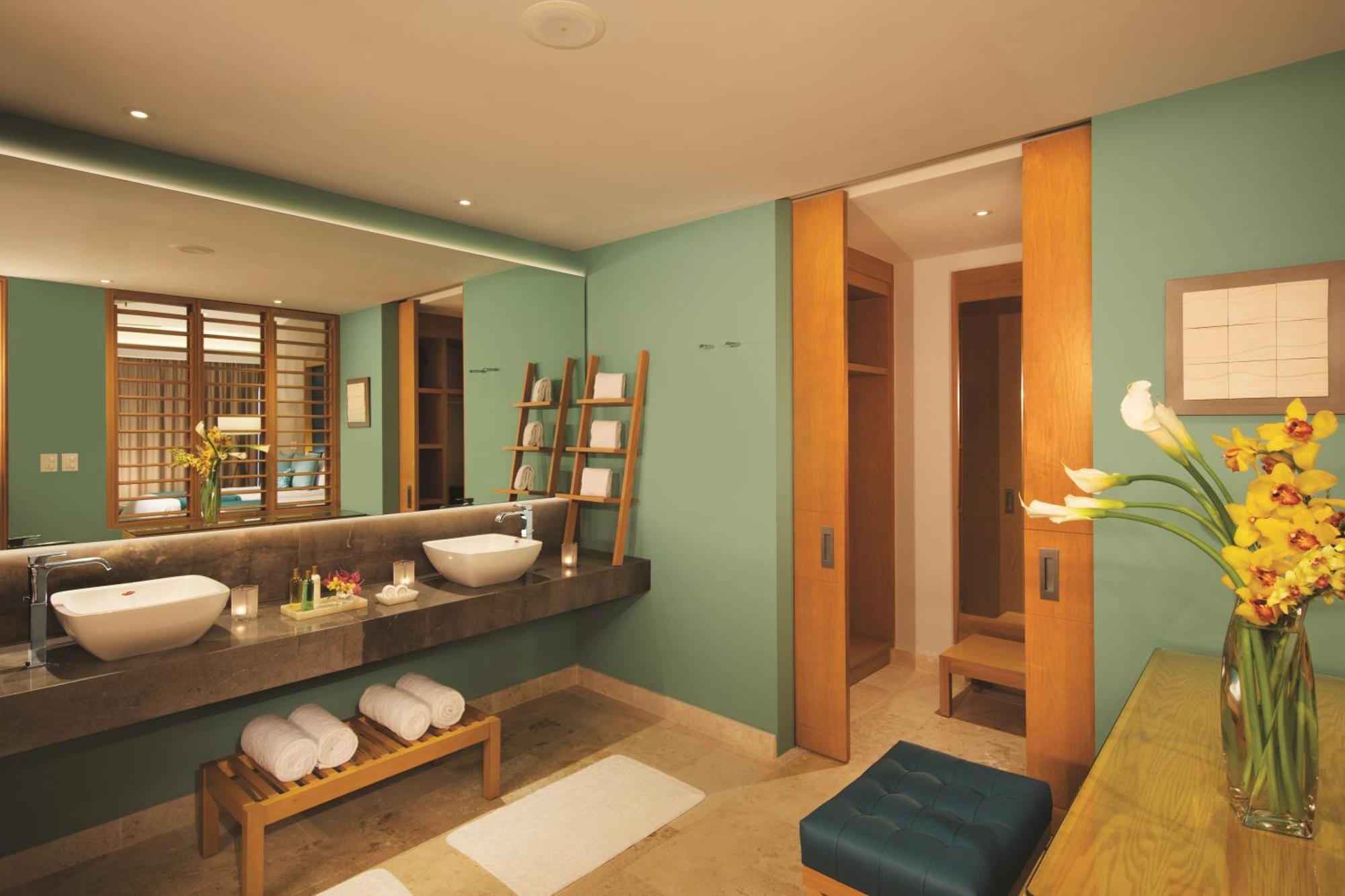 Preferred Club Master Suite Swim Out Ocean View- 1 King Bed - Adults Only