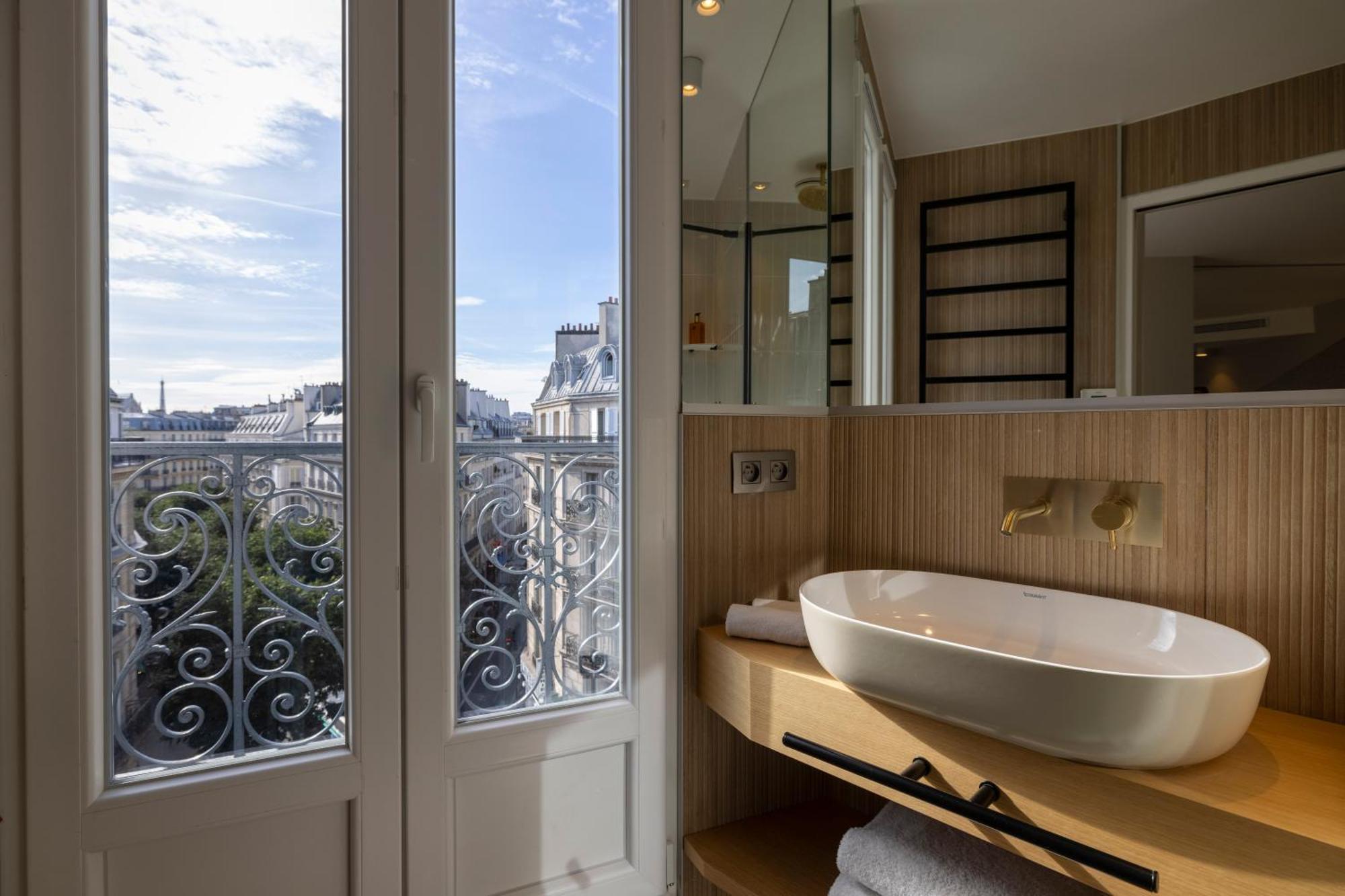 Prestige Room Eiffel Tower view