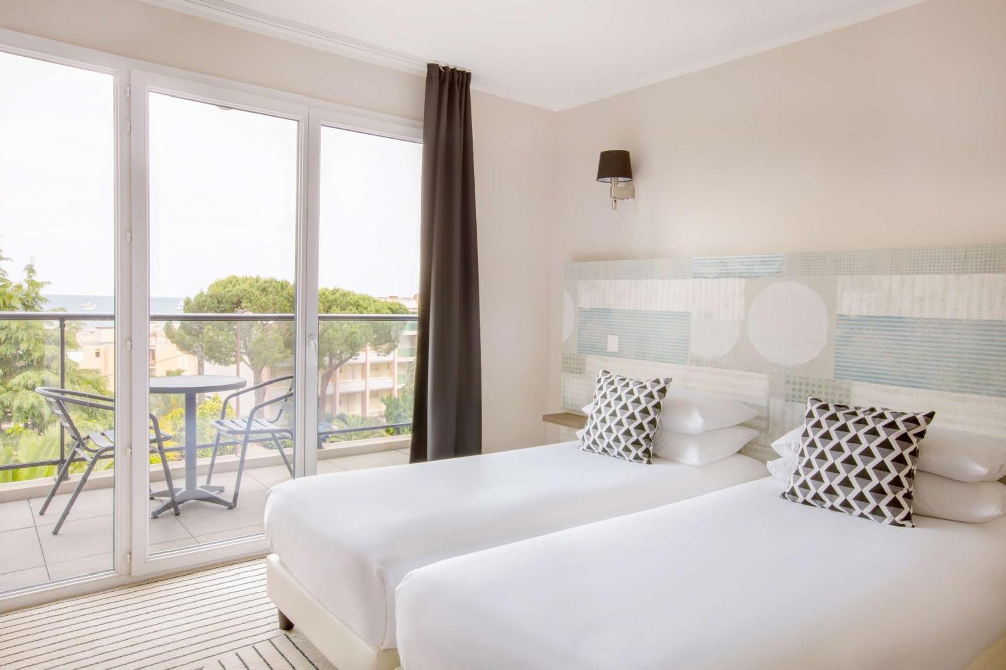 Deluxe King Room Balcony Sea View Non-Smoking