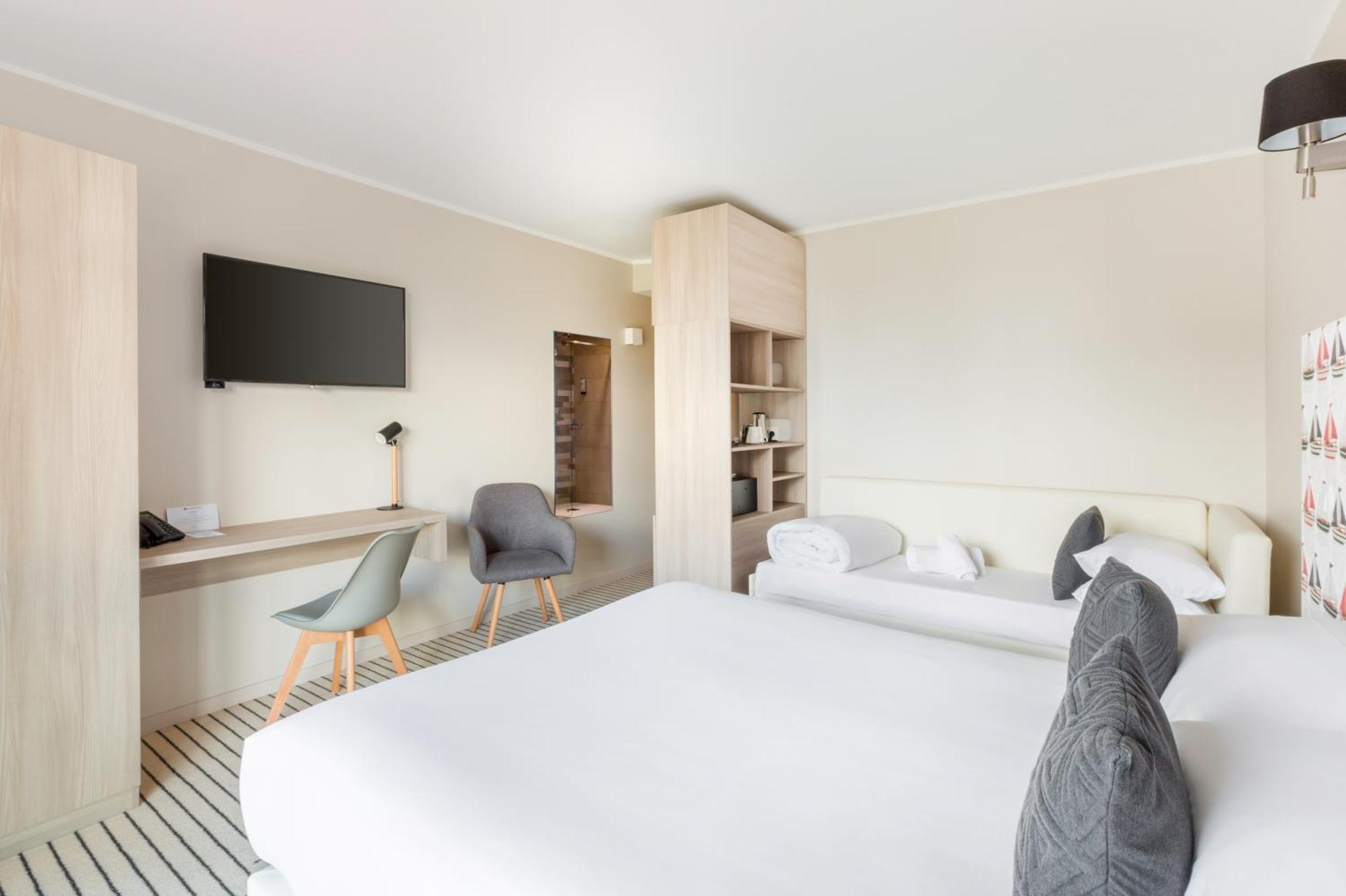Queen Room Single Bed