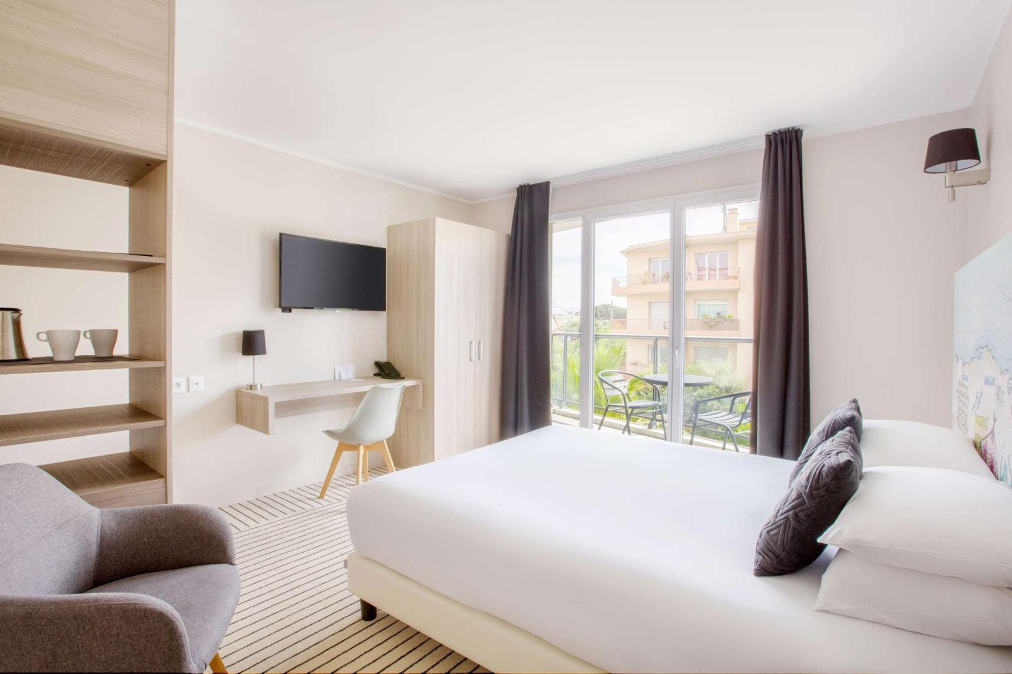 Superior Queen Room Balcony