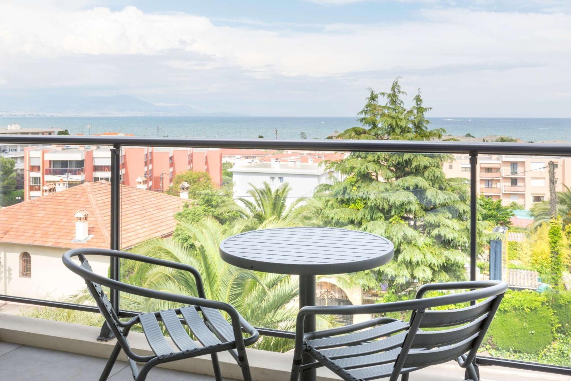 Deluxe King Room Balcony Sea View Non-Smoking