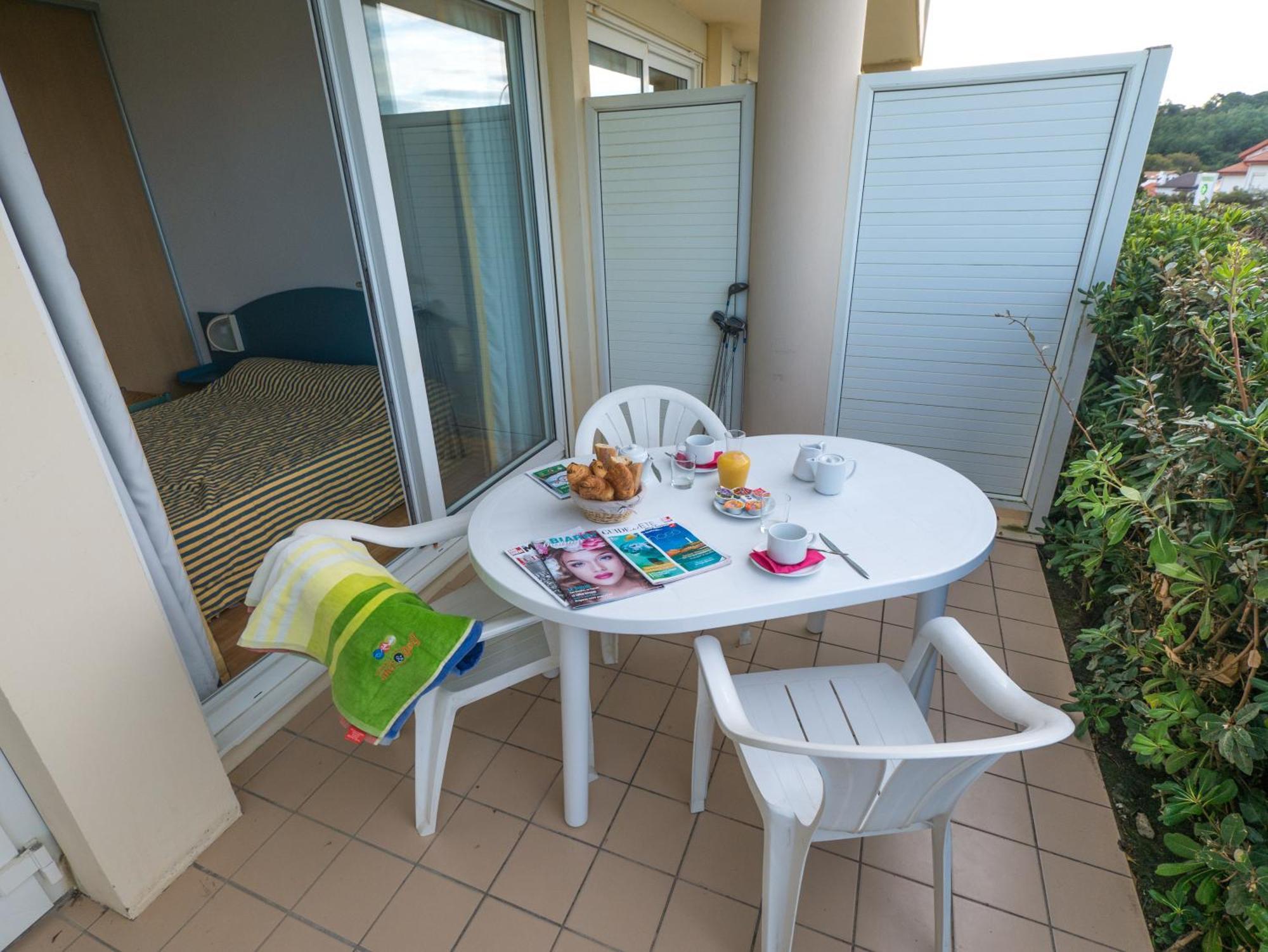 One-Bedroom Apartment Sea Side