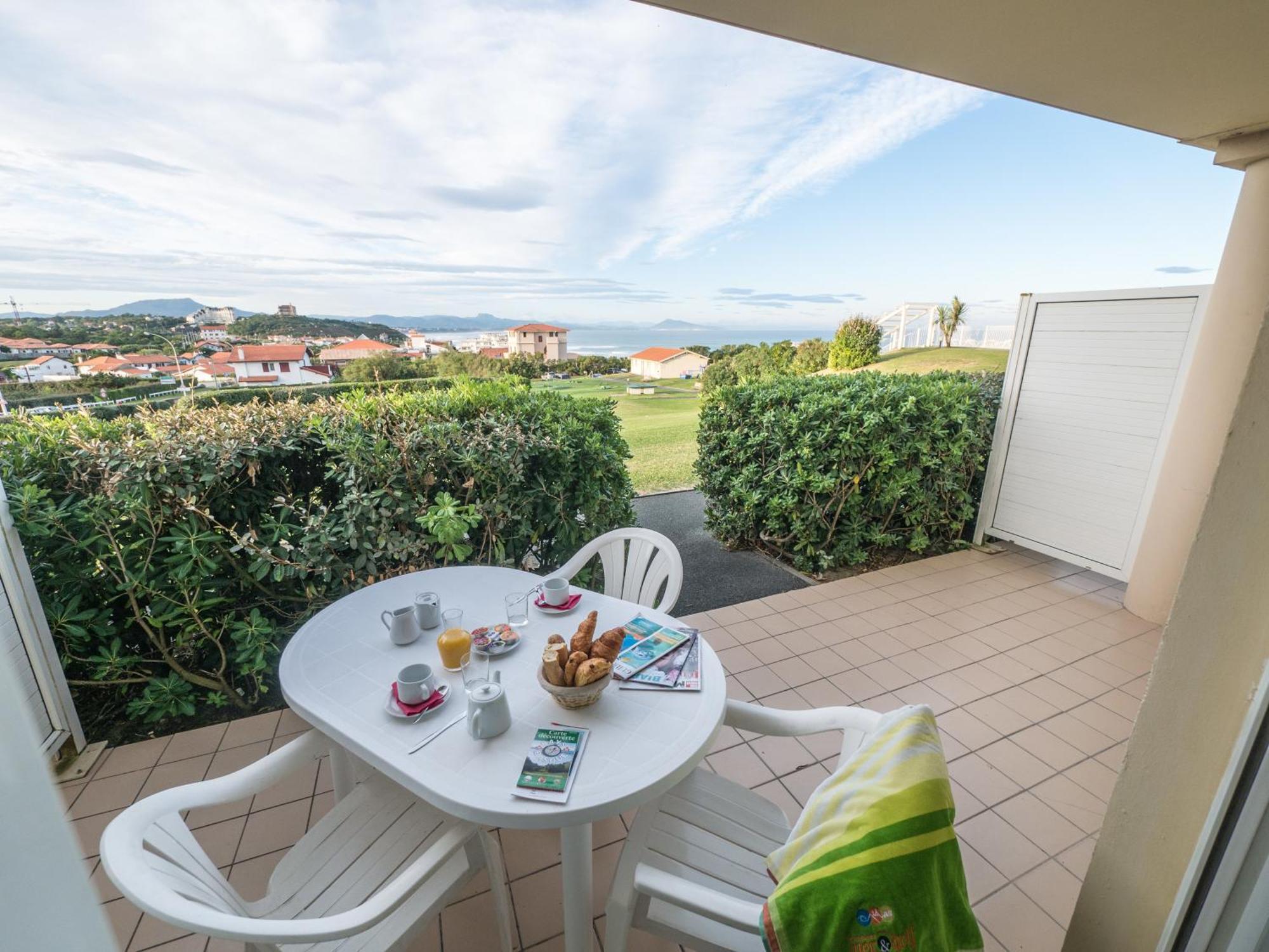 One-Bedroom Apartment Sea Side