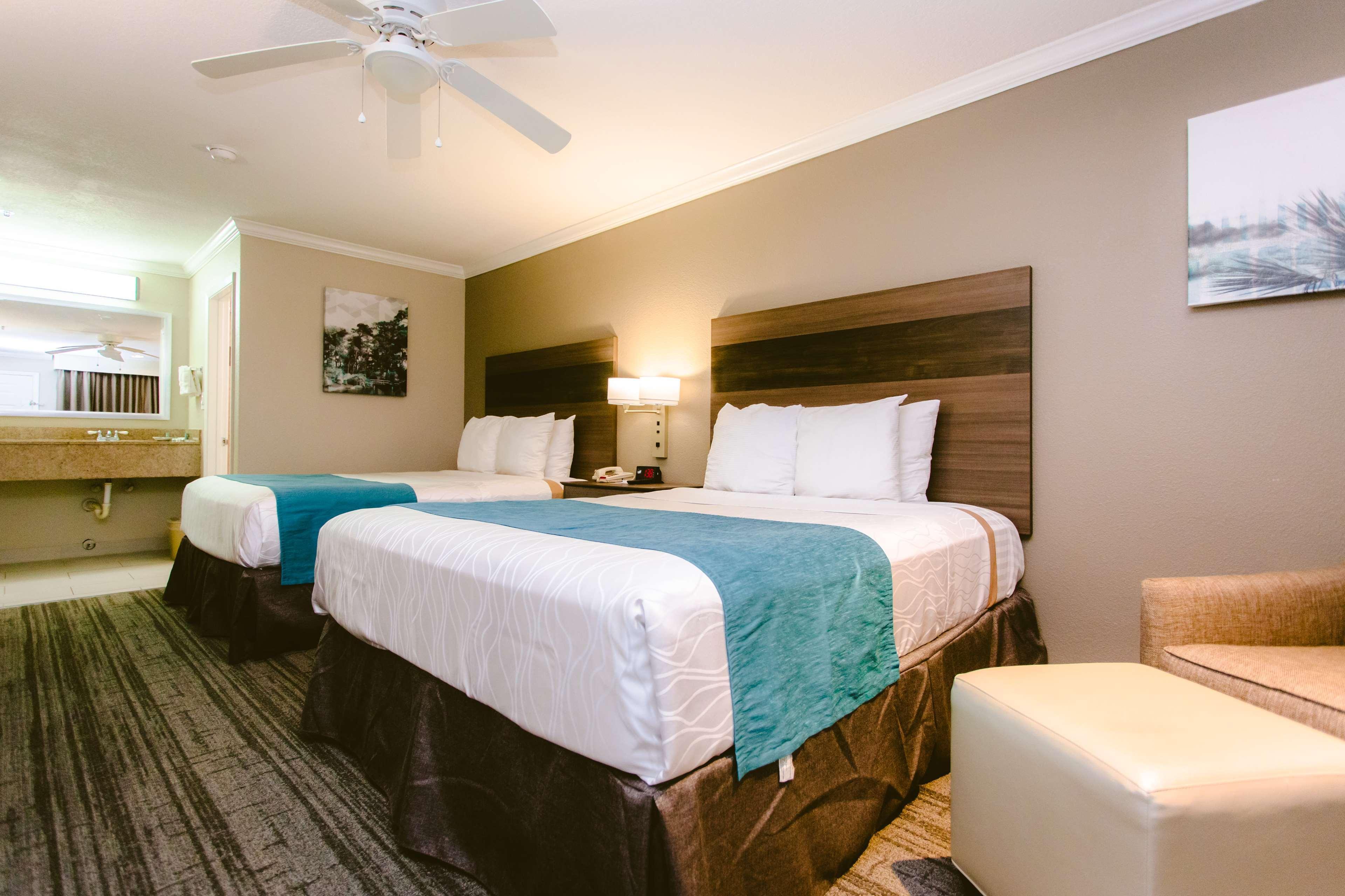 Queen Room Two Queen Beds Smoking