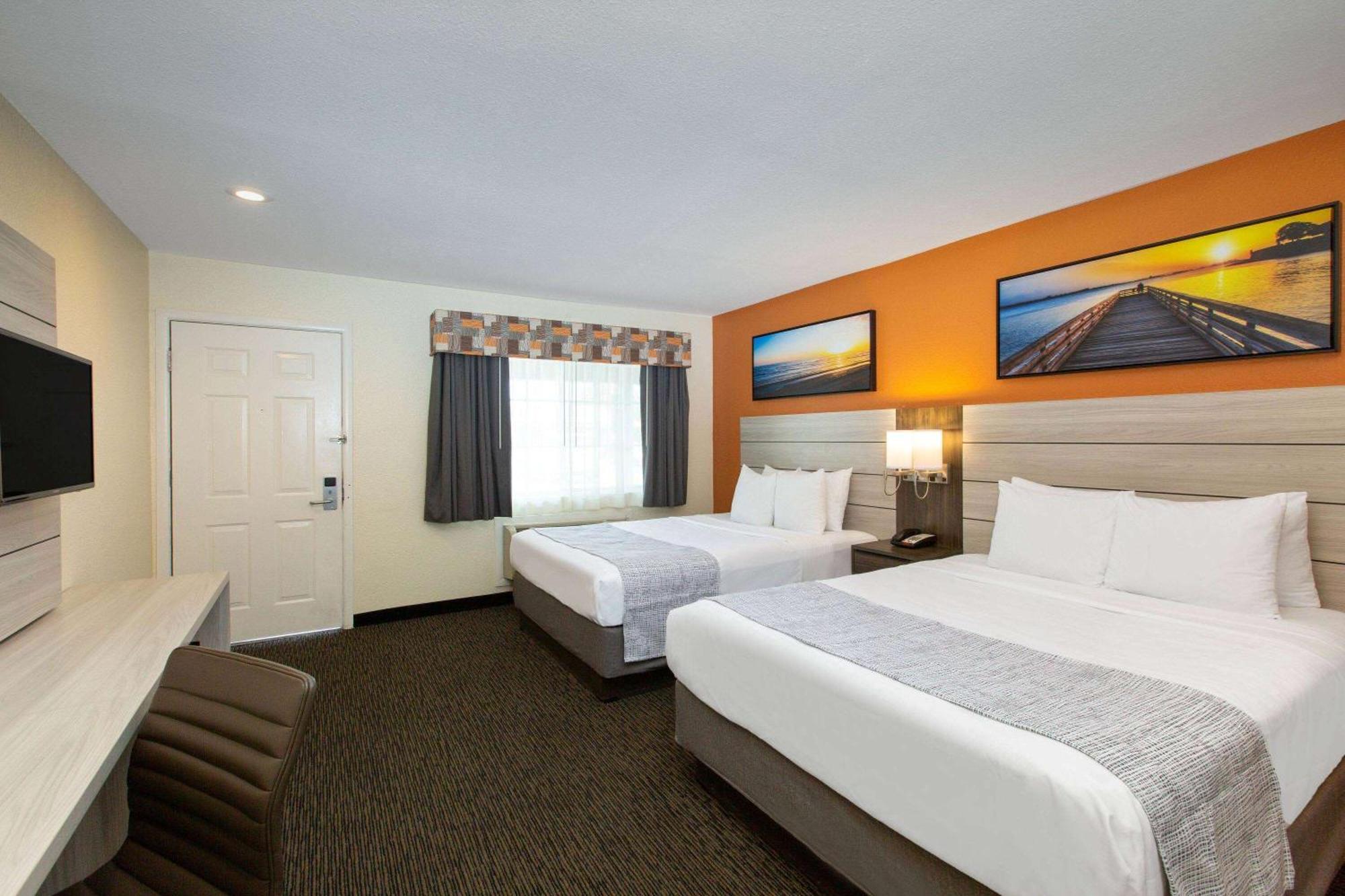 Queen Room Two Queen Beds Non-Smoking